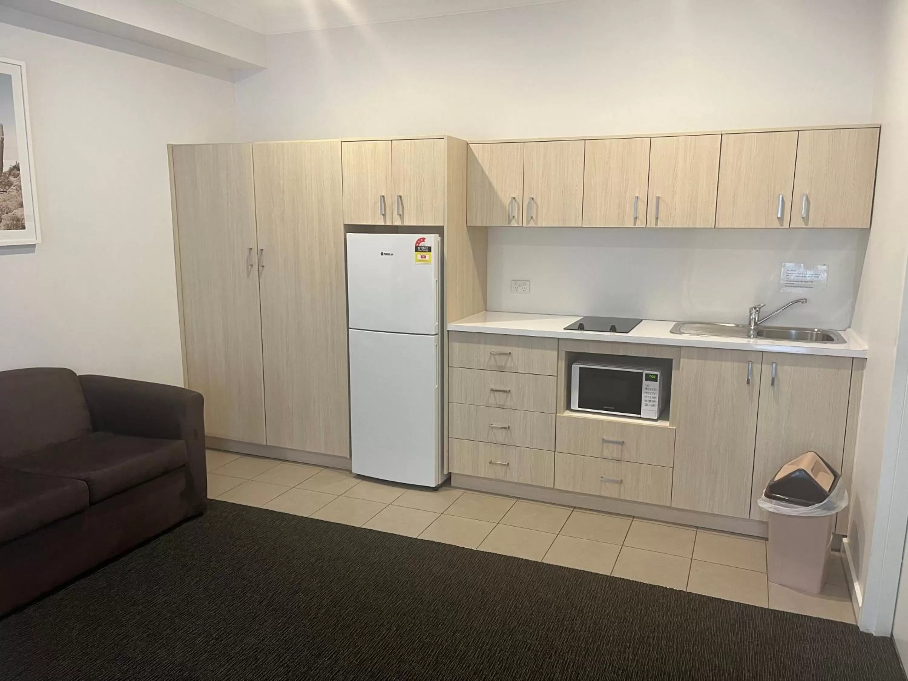 Kitchen or kitchenette, Kitchen/Kitchenette in Nagambie Waterfront Motel