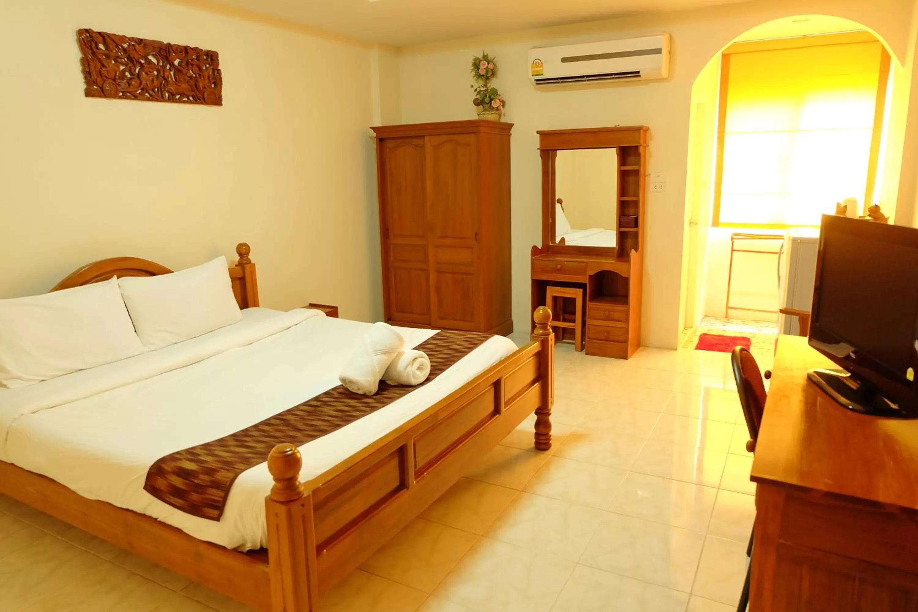 Photo of the whole room, Bed in Siam House Interplace