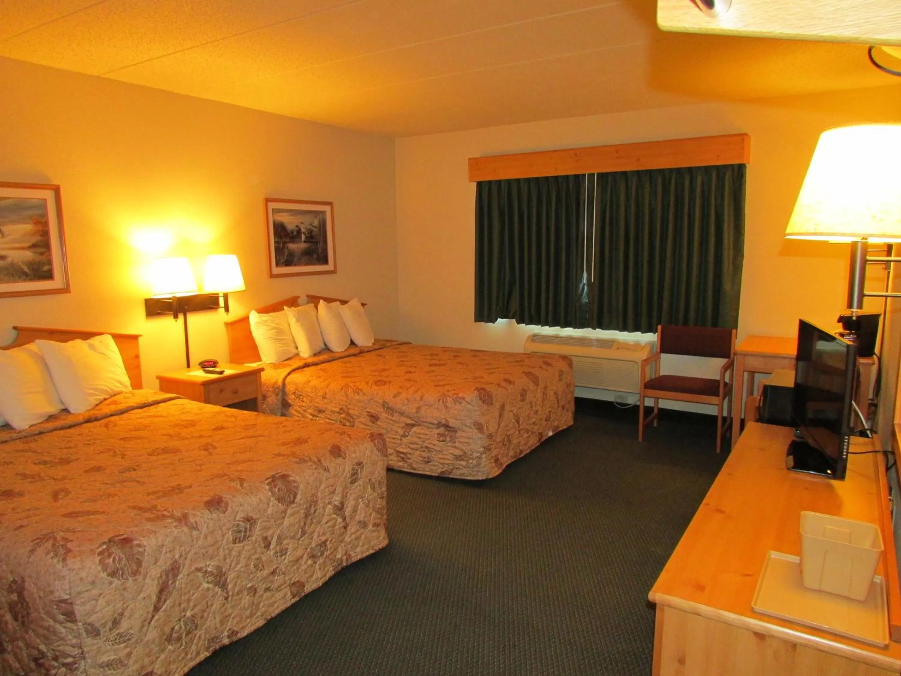 Bed in Shell Lake Lodge, a Travelodge by Wyndham