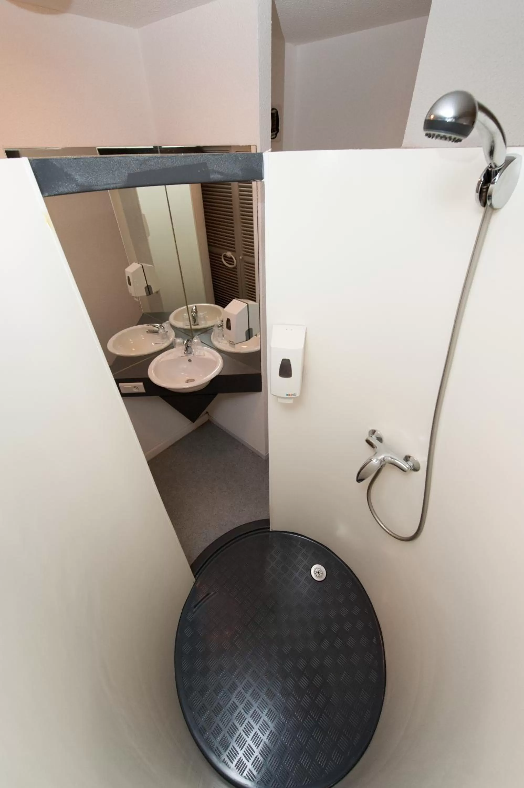 Bathroom in Quick Palace Pau Zénith