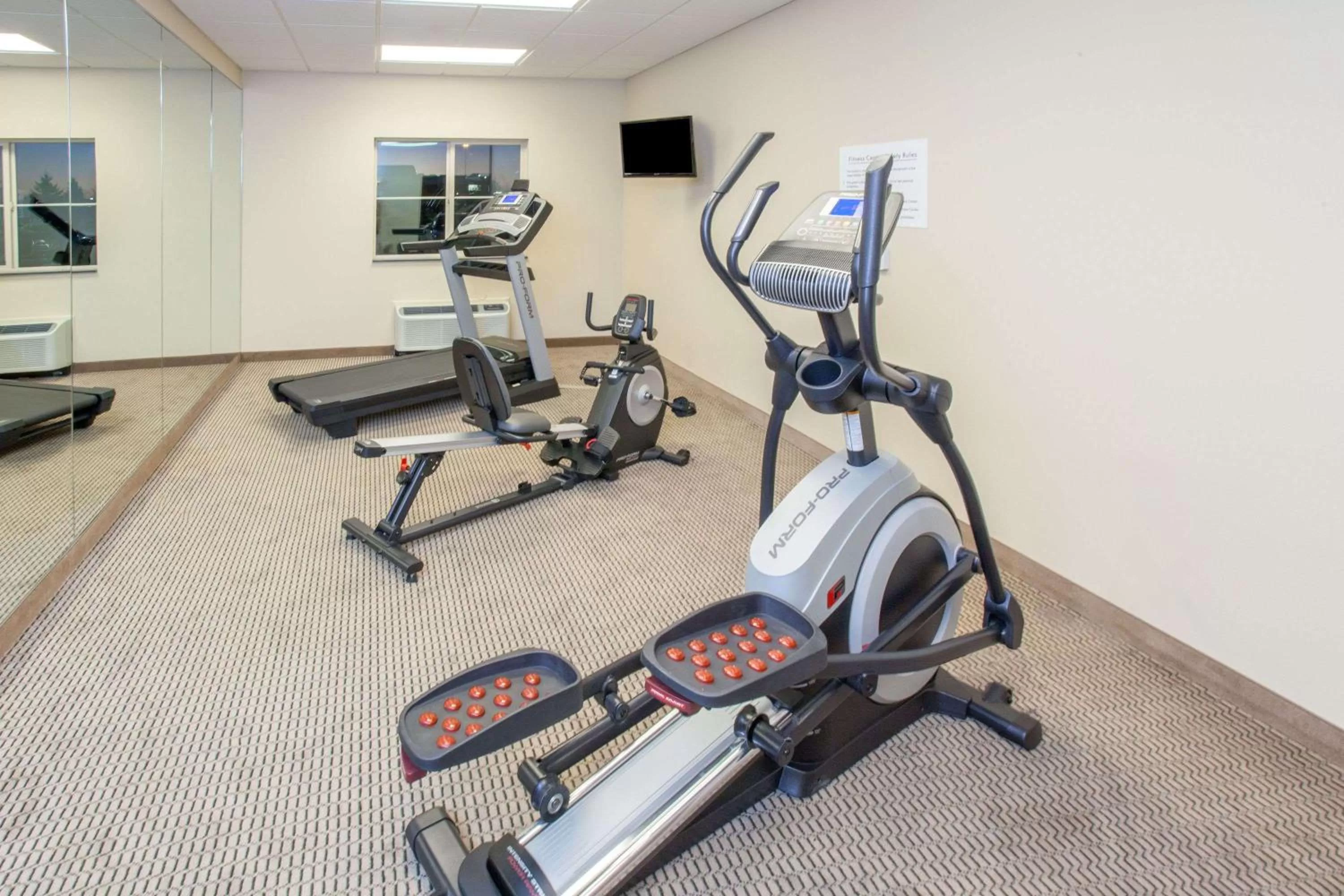 Fitness centre/facilities in Baymont by Wyndham Grand Forks