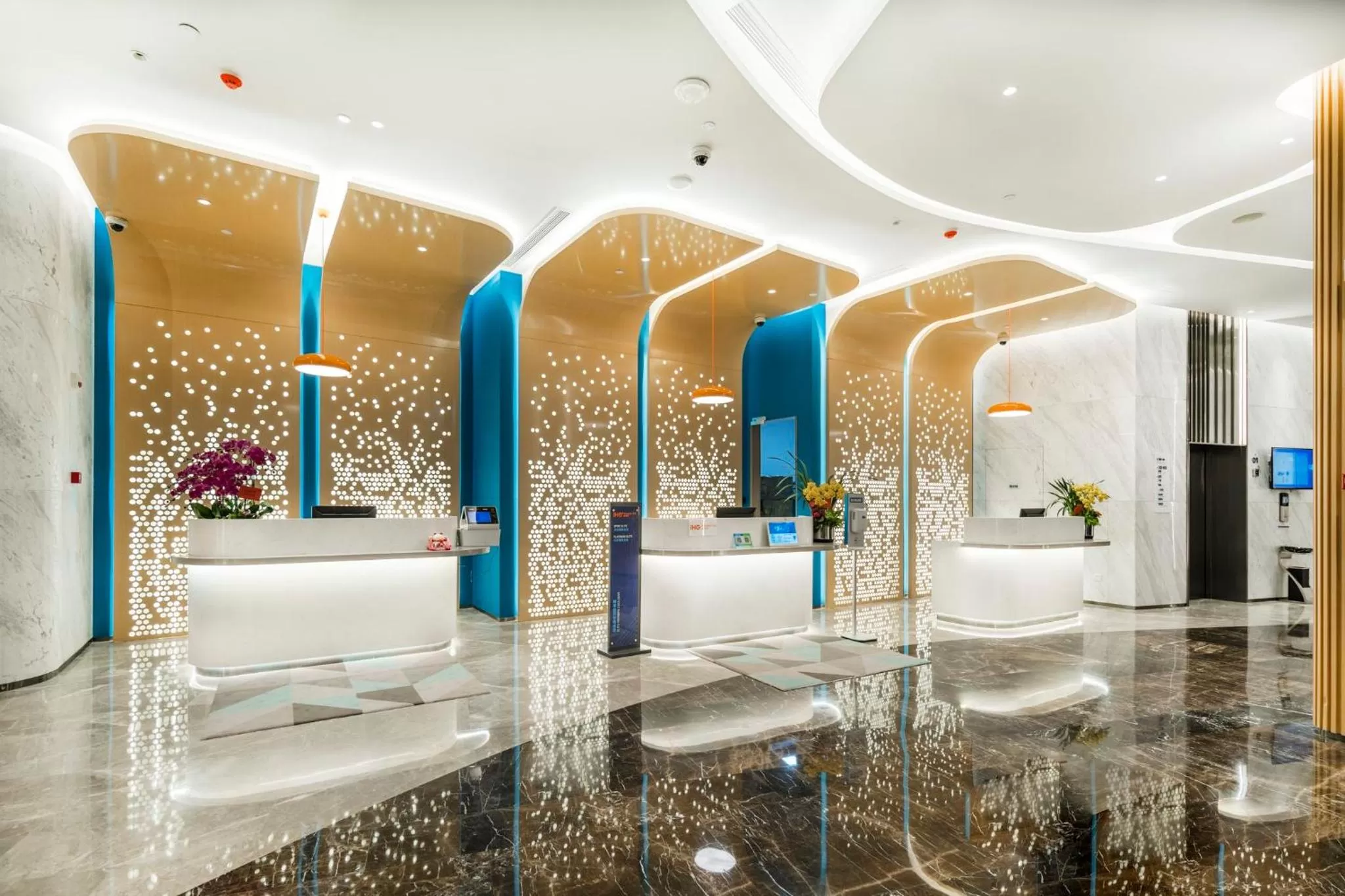 Property building in Holiday Inn Express Shanghai Pudong Zhangjiang by IHG - 20 minutes to New International Expo Center and Disneyland