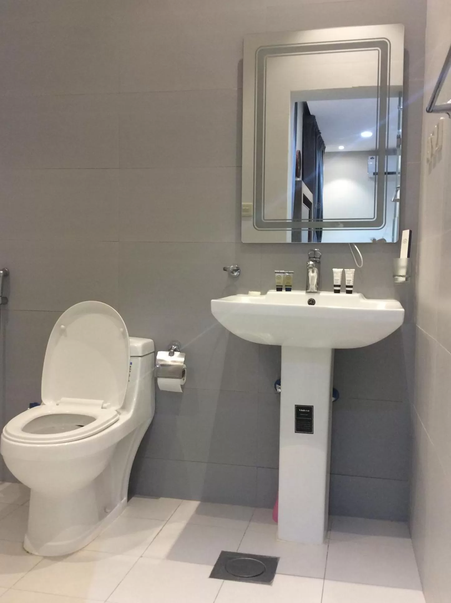 Shower in Admire Apart' Hotel