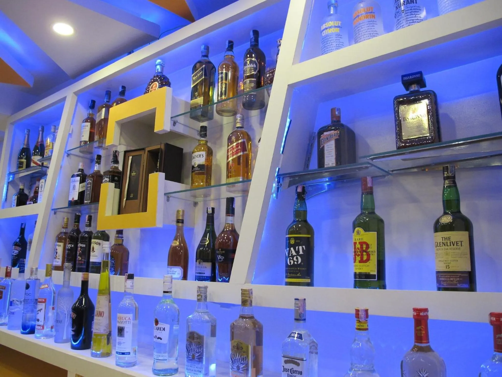 Lounge or bar in Royal Penguin Boutique Hotel & Spa