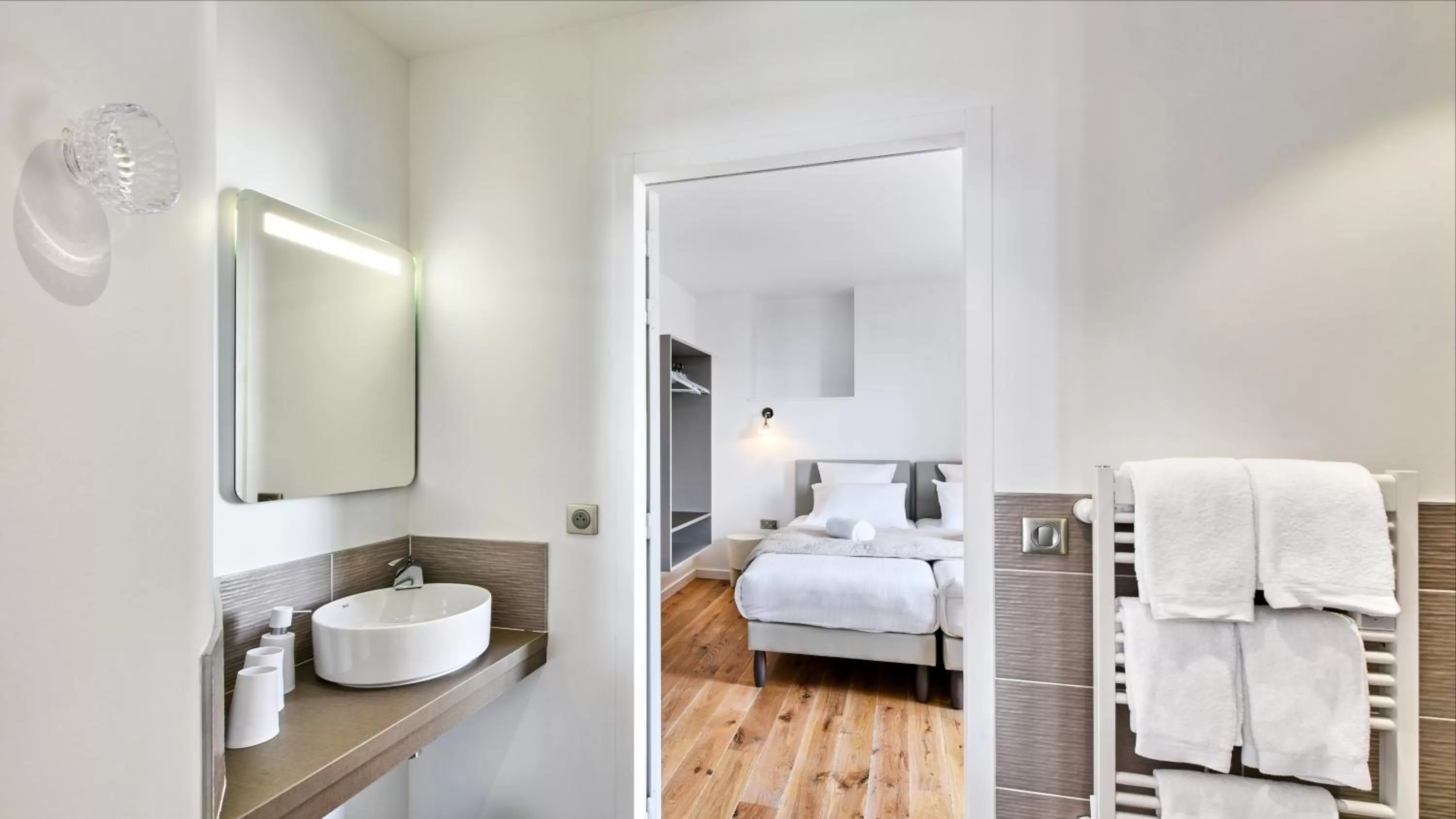 Bathroom, Bed in Pavillon de la plage