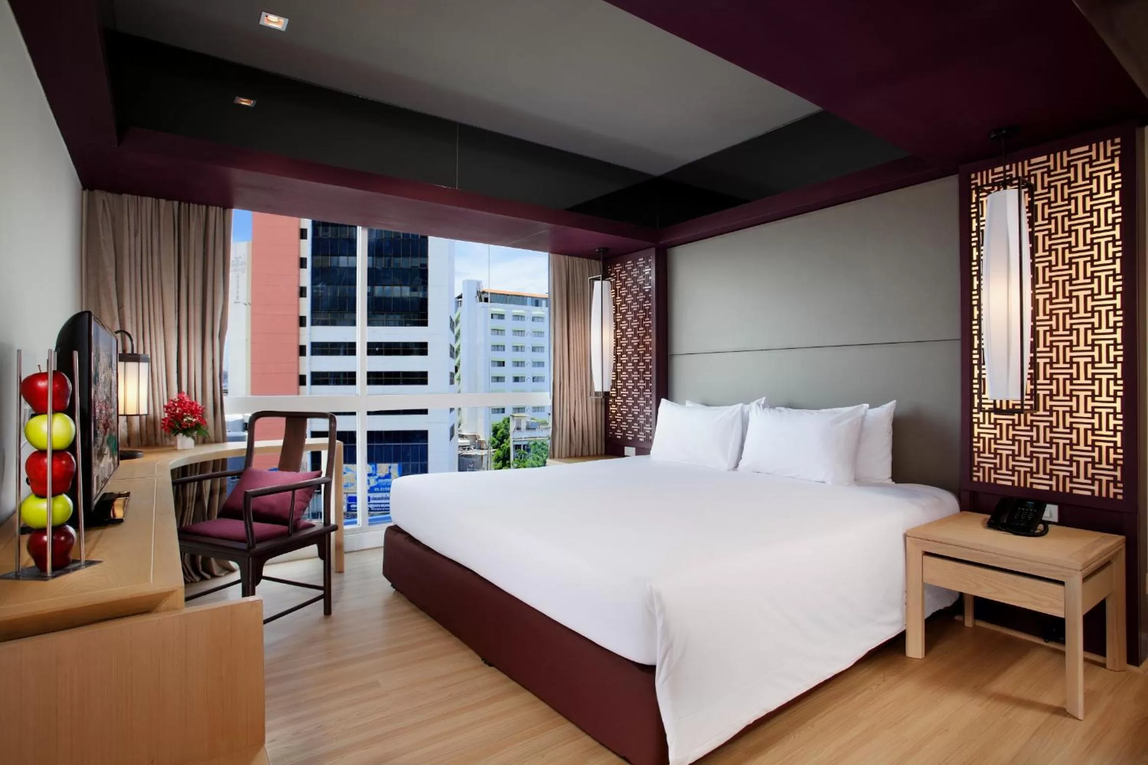 Bed in The Quarter Hualamphong by UHG