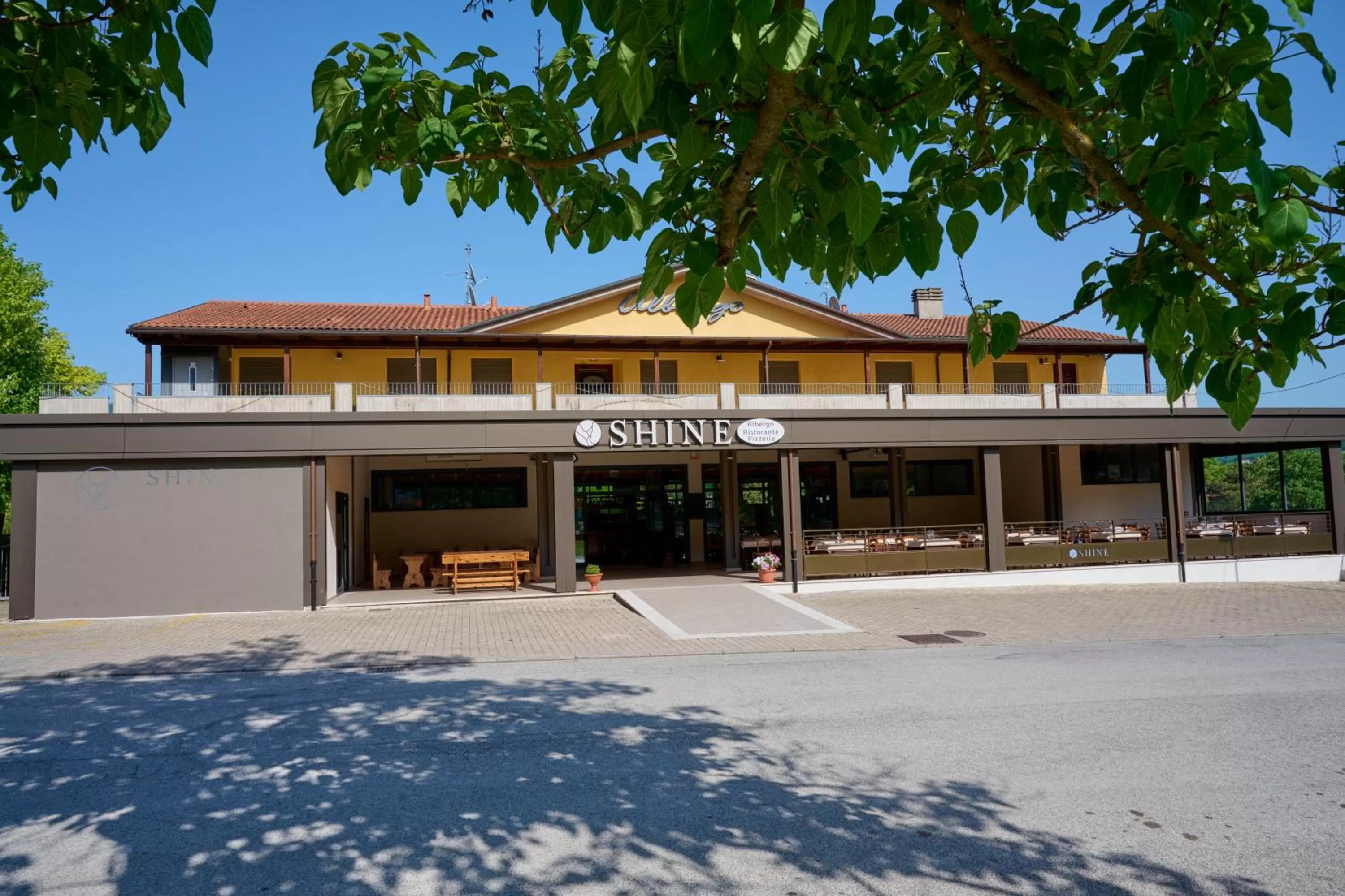 Property building in Albergo Shine