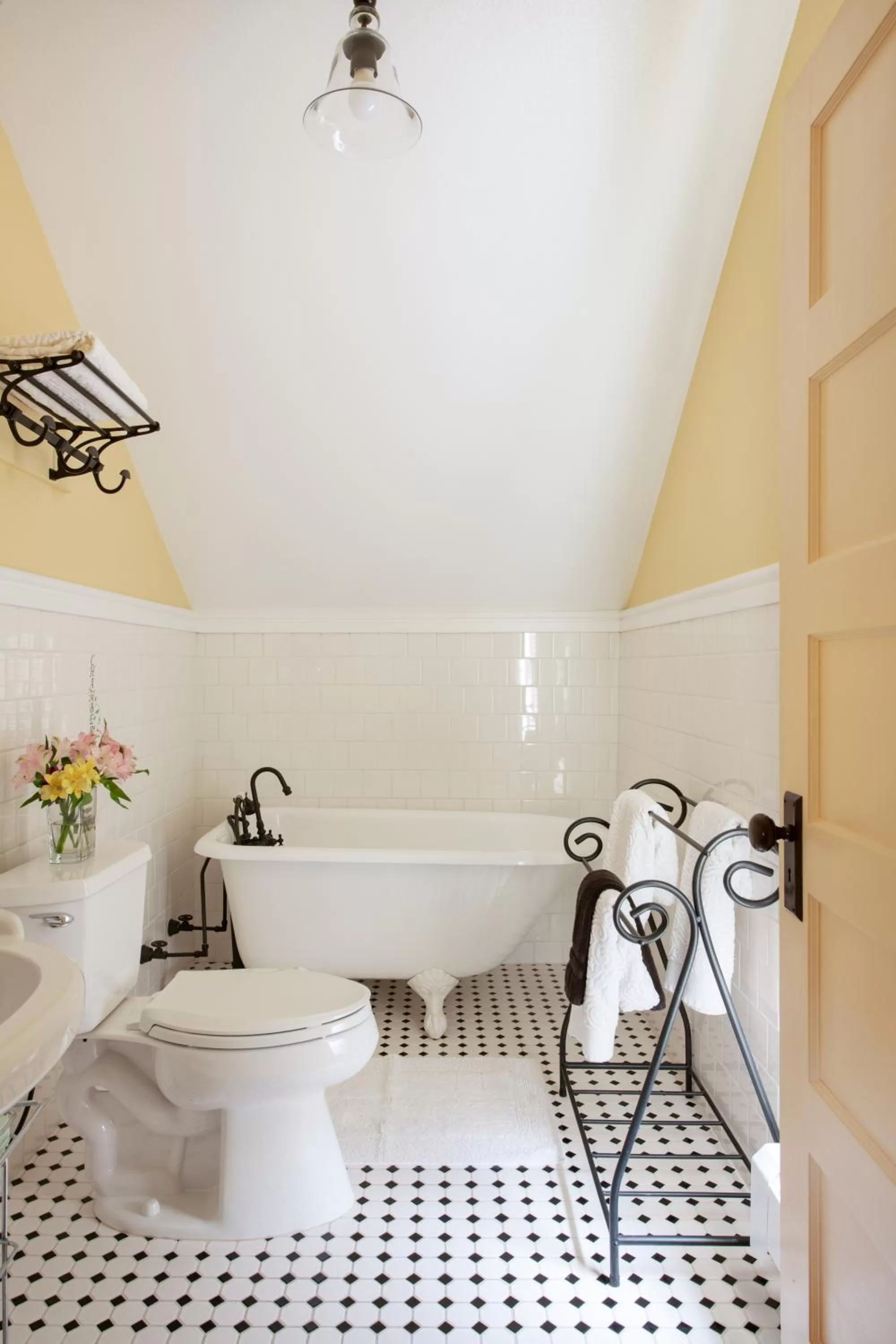 Toilet in Chamberlin Inn