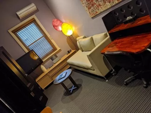 Living room in Tolarno Hotel