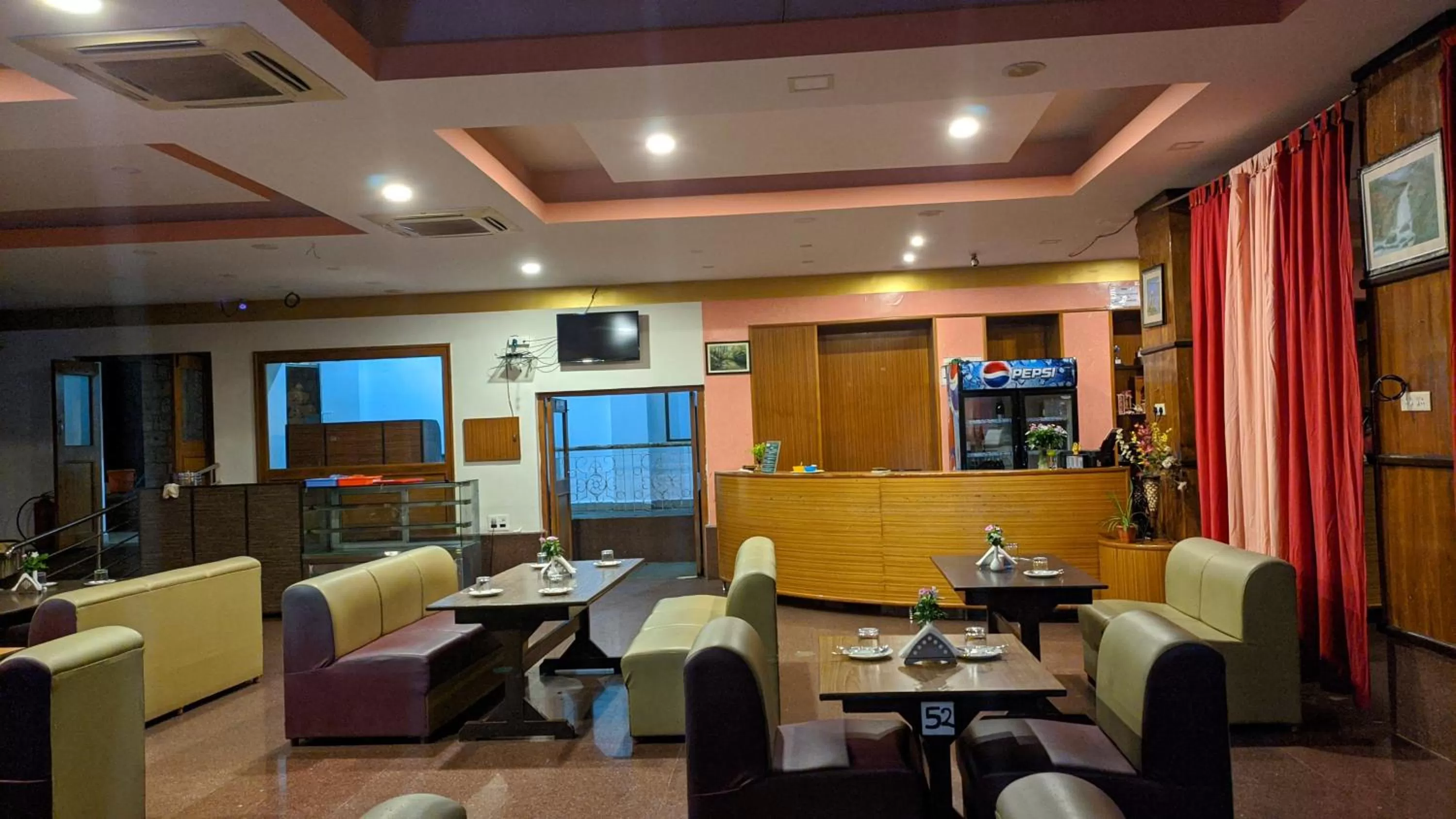 Restaurant/places to eat in Kanthi Resorts Badami