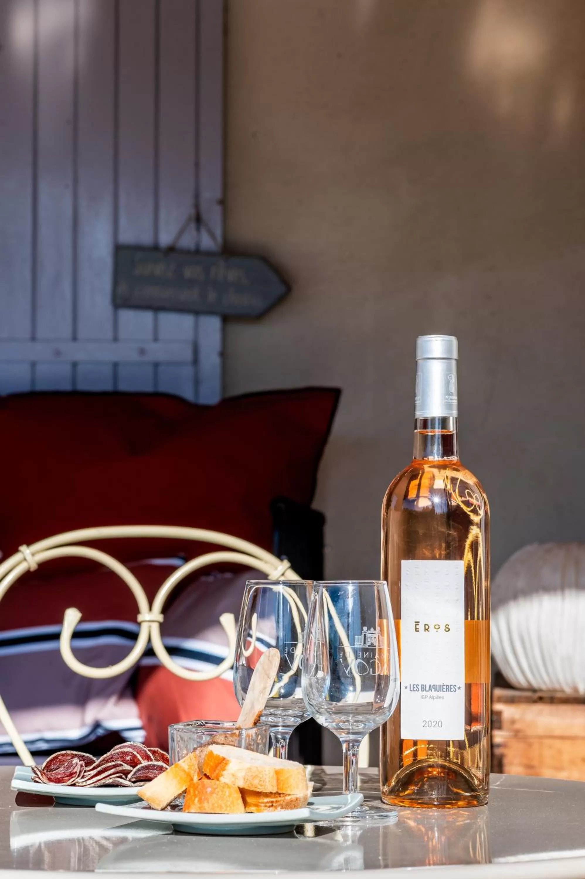 Food and drinks in Sous les Platanes B&B