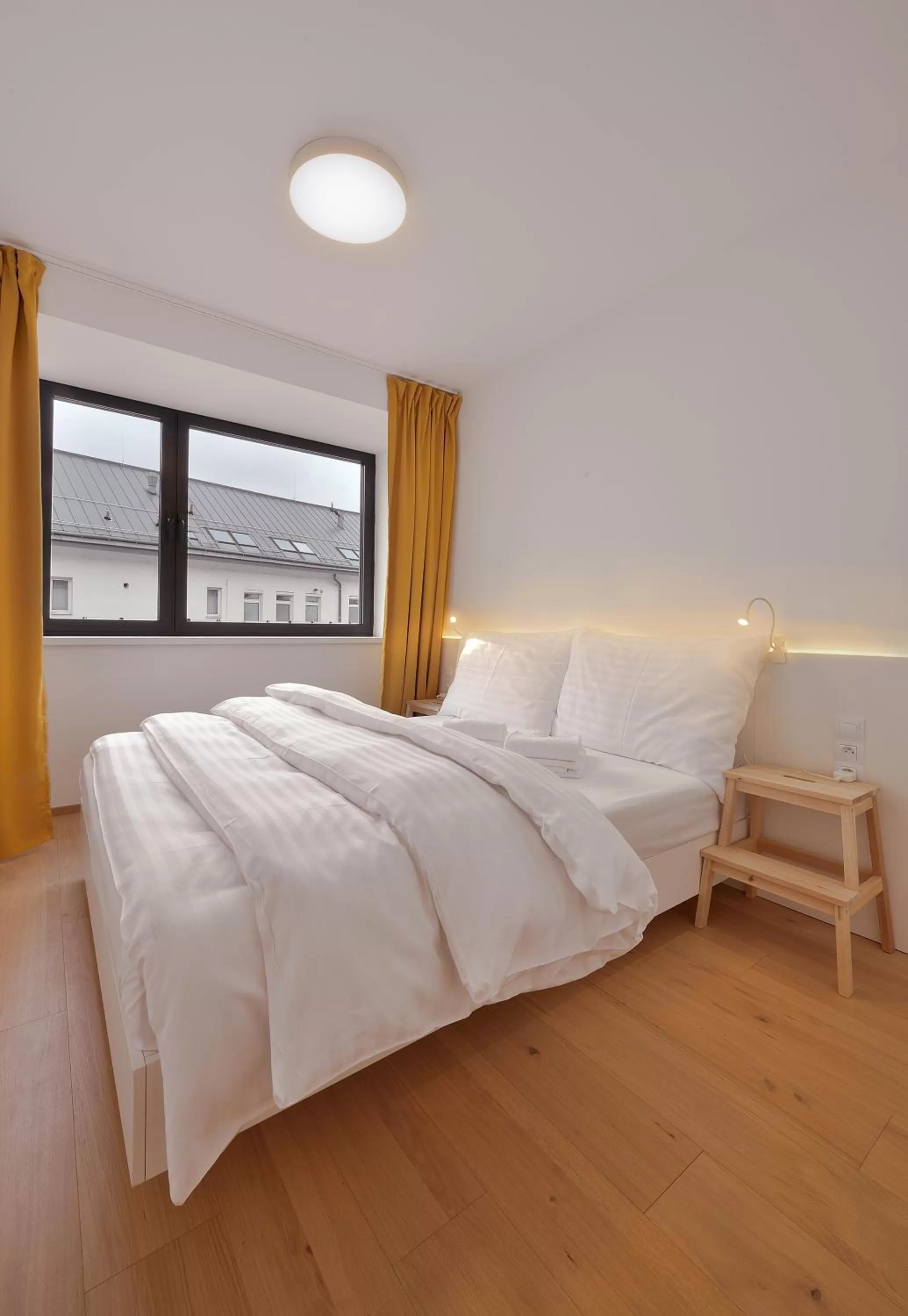 Bedroom, Bed in Smart & Green Living by Ambiente