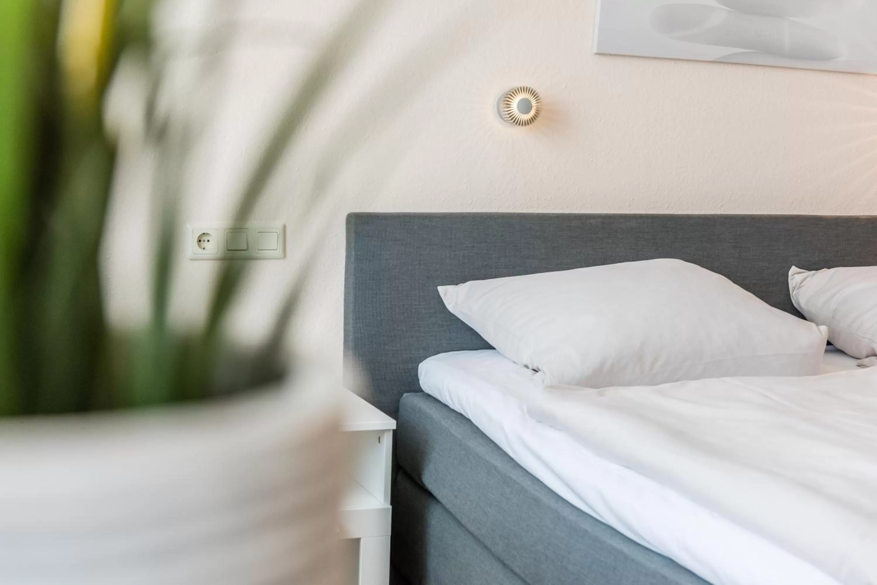 Photo of the whole room, Bed in Schäfers Hotel, Self-Check-in, Cafe und Bäcker am Hotel