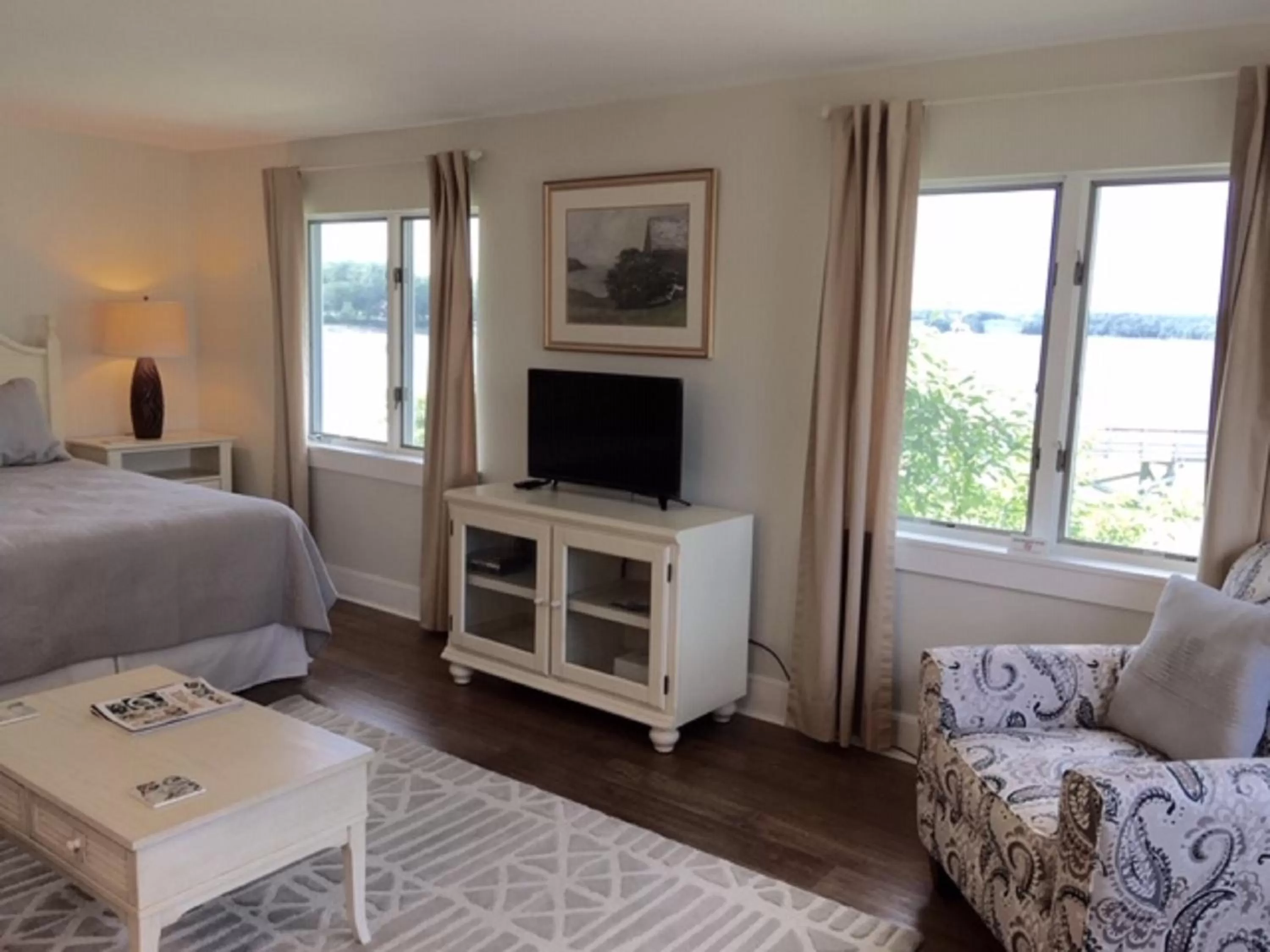 Living room, TV/Entertainment Center in Sheepscot Harbour Village Resort