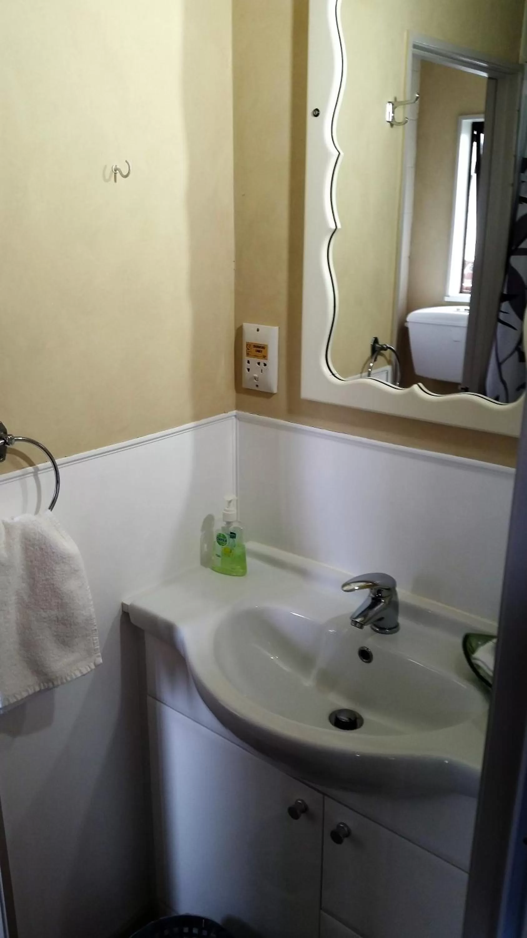 Bathroom in Stonehaven Motel