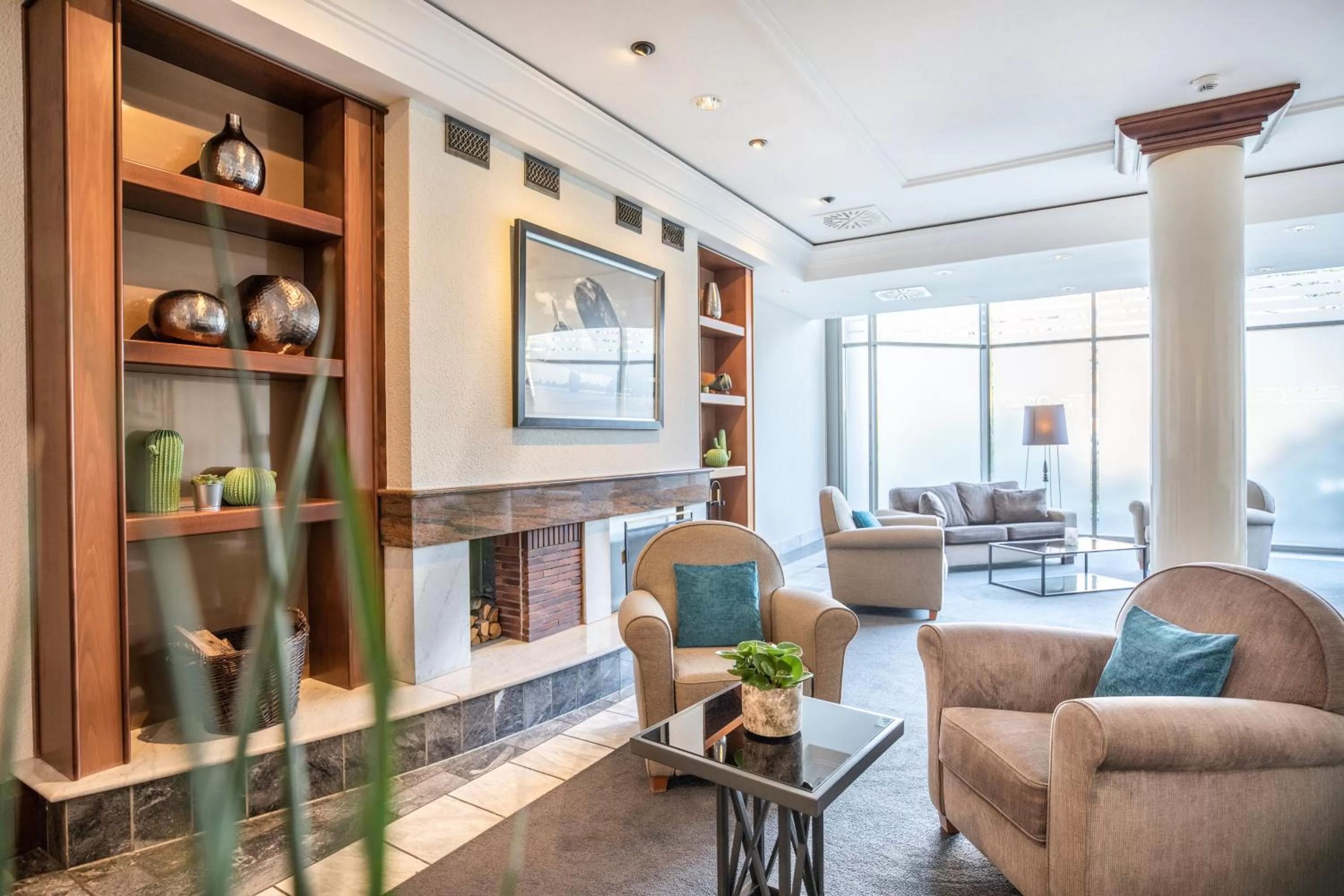 Lounge or bar in Garner Hotel Rüsselsheim by IHG