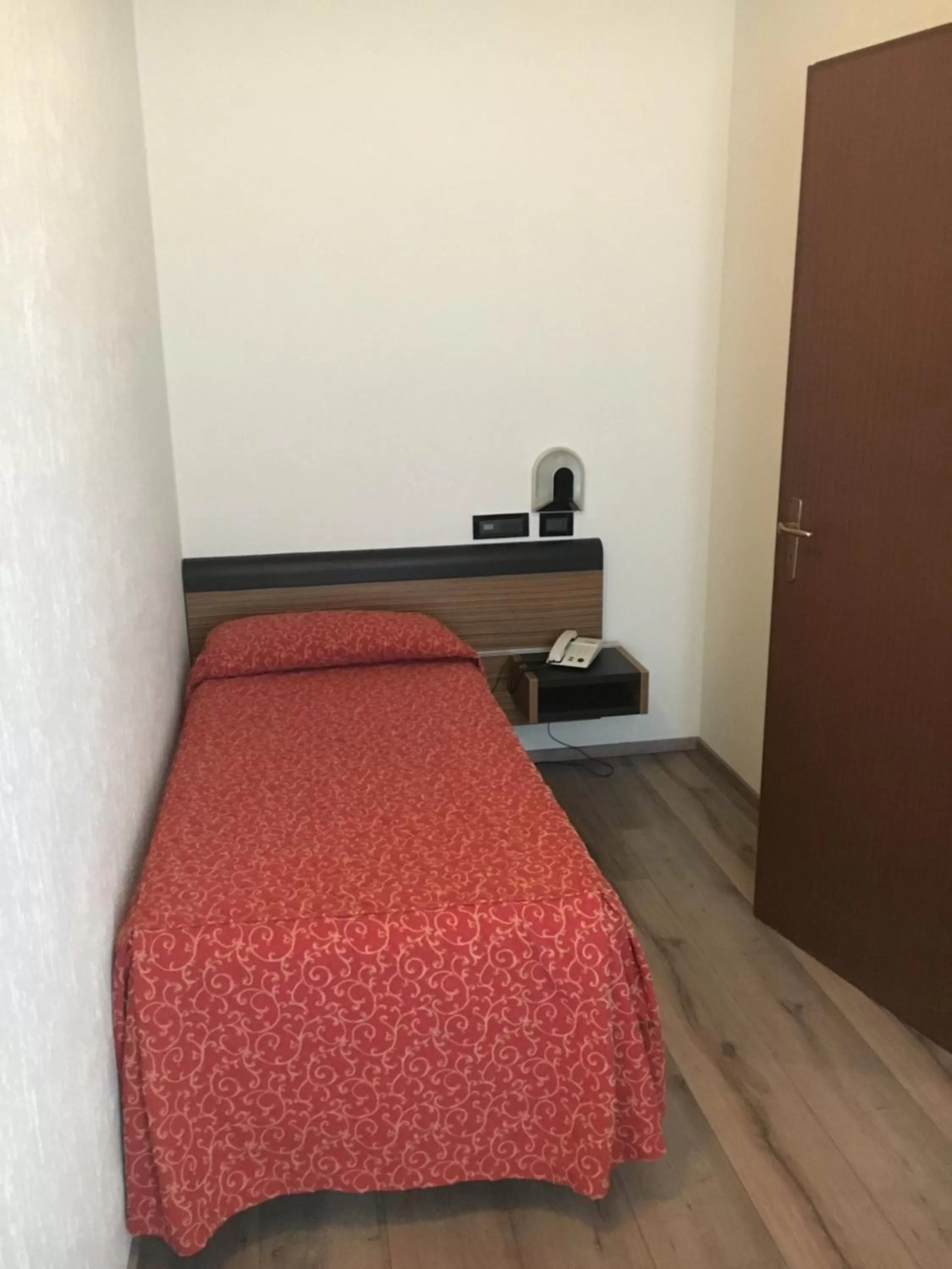 Bed in Albergo Valle d'Oro