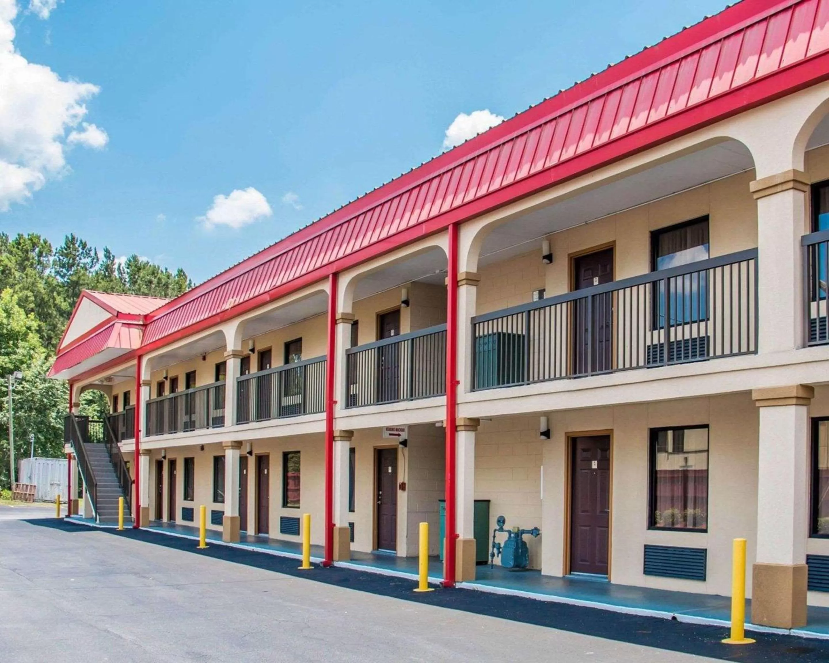 Property building in Econo Lodge Richmond Hill