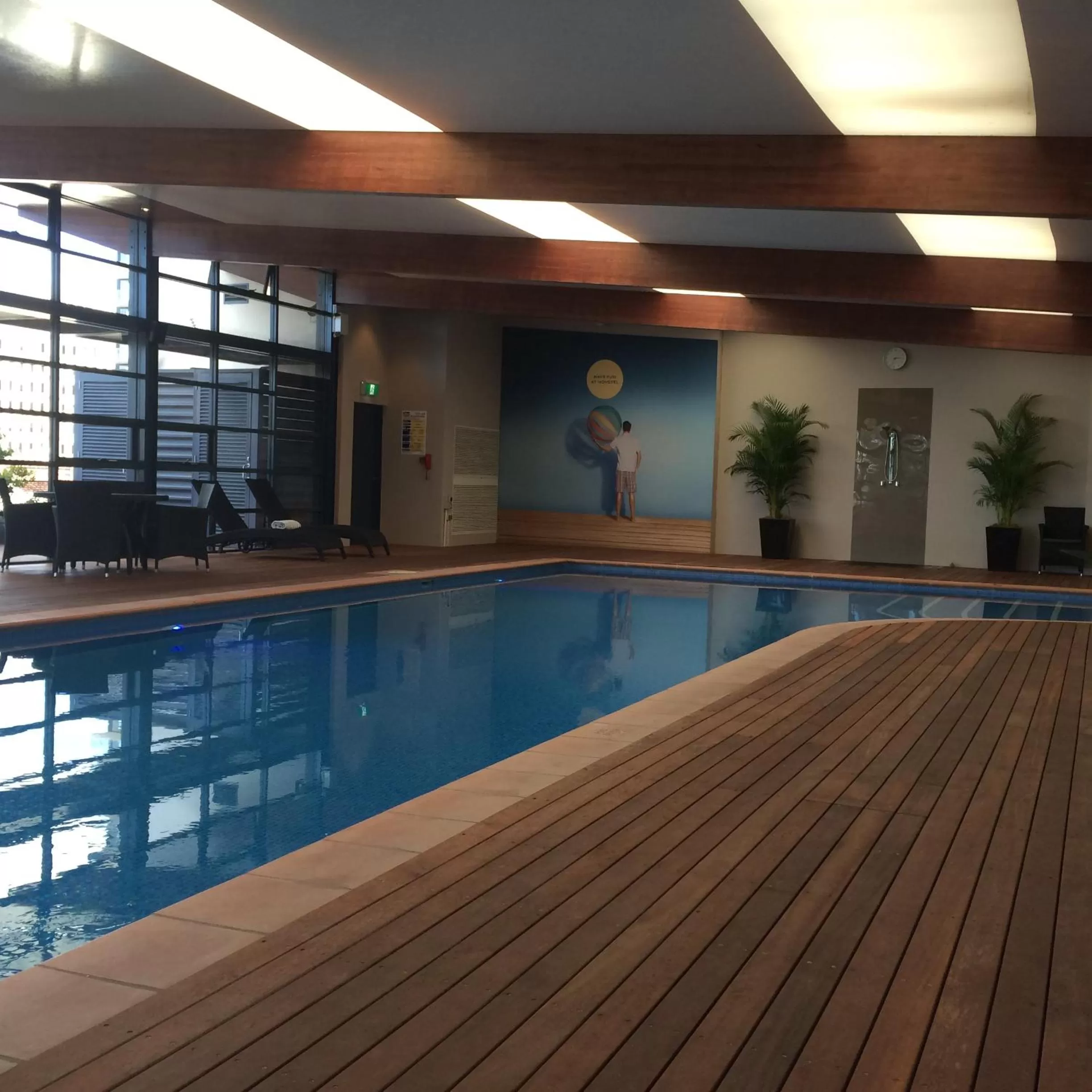 Swimming pool in Novotel Canberra