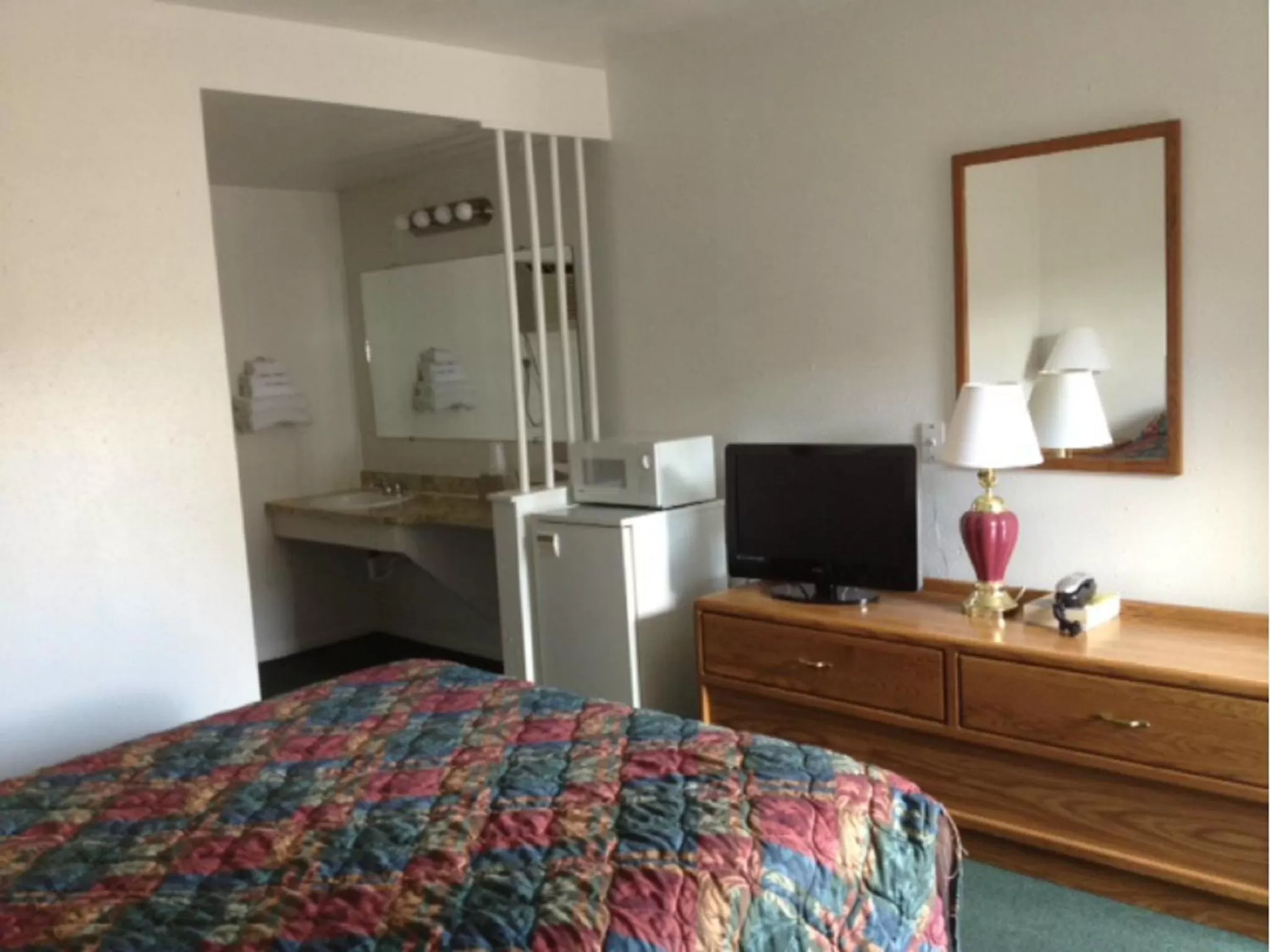 TV and multimedia, Bed in Town House Motel