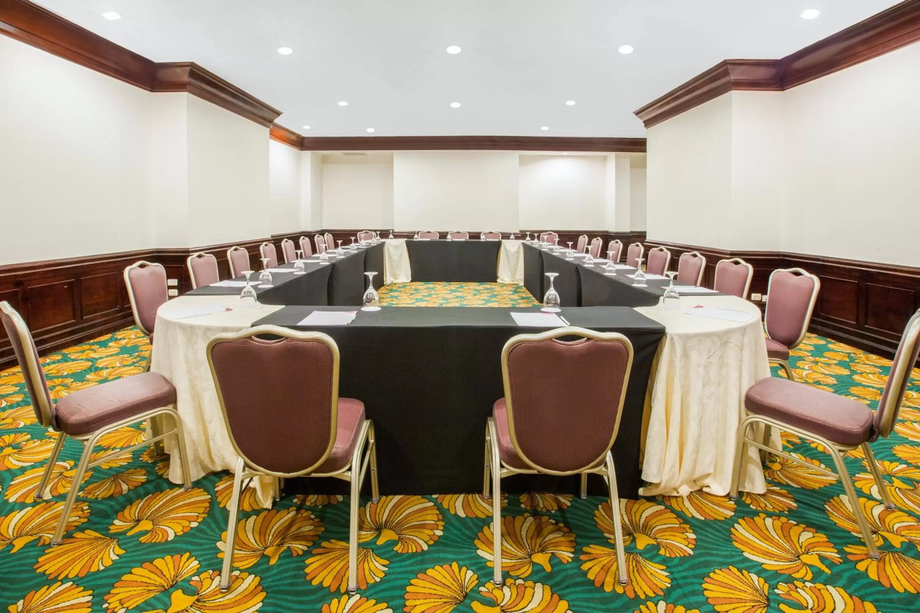 Meeting/conference room in Crowne Plaza Managua by IHG