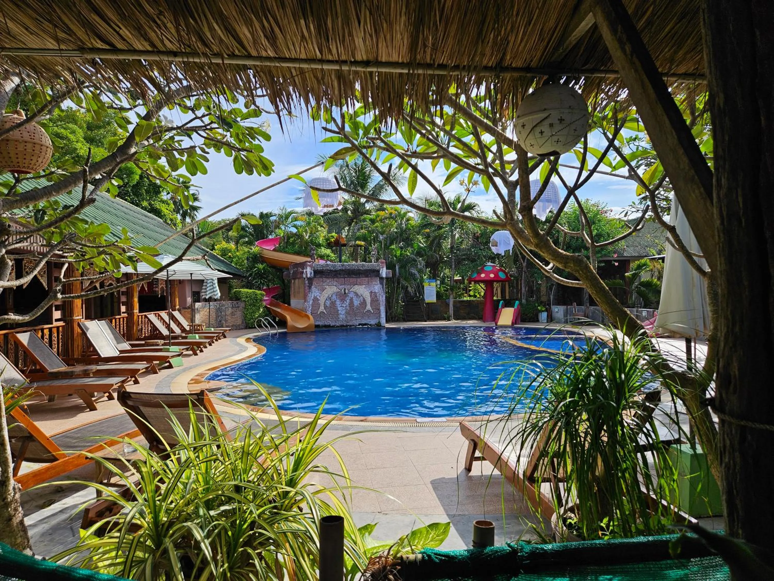 Swimming pool in Lanta Riviera Beach Resort