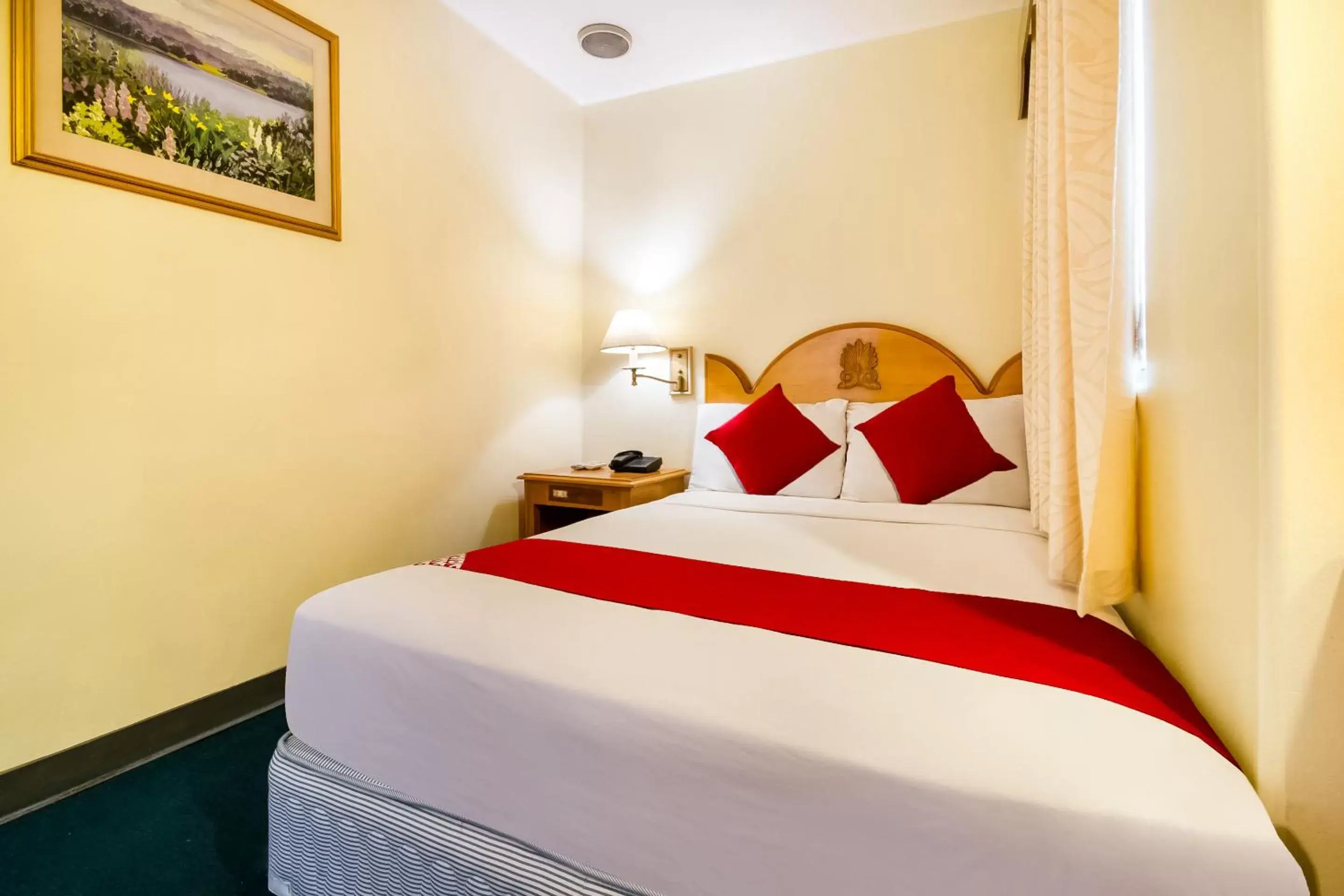 Standard Double Room in OYO 227 Palladium Suites Hotel Standard Double Room in OYO 227 Palladium Suites Hotel