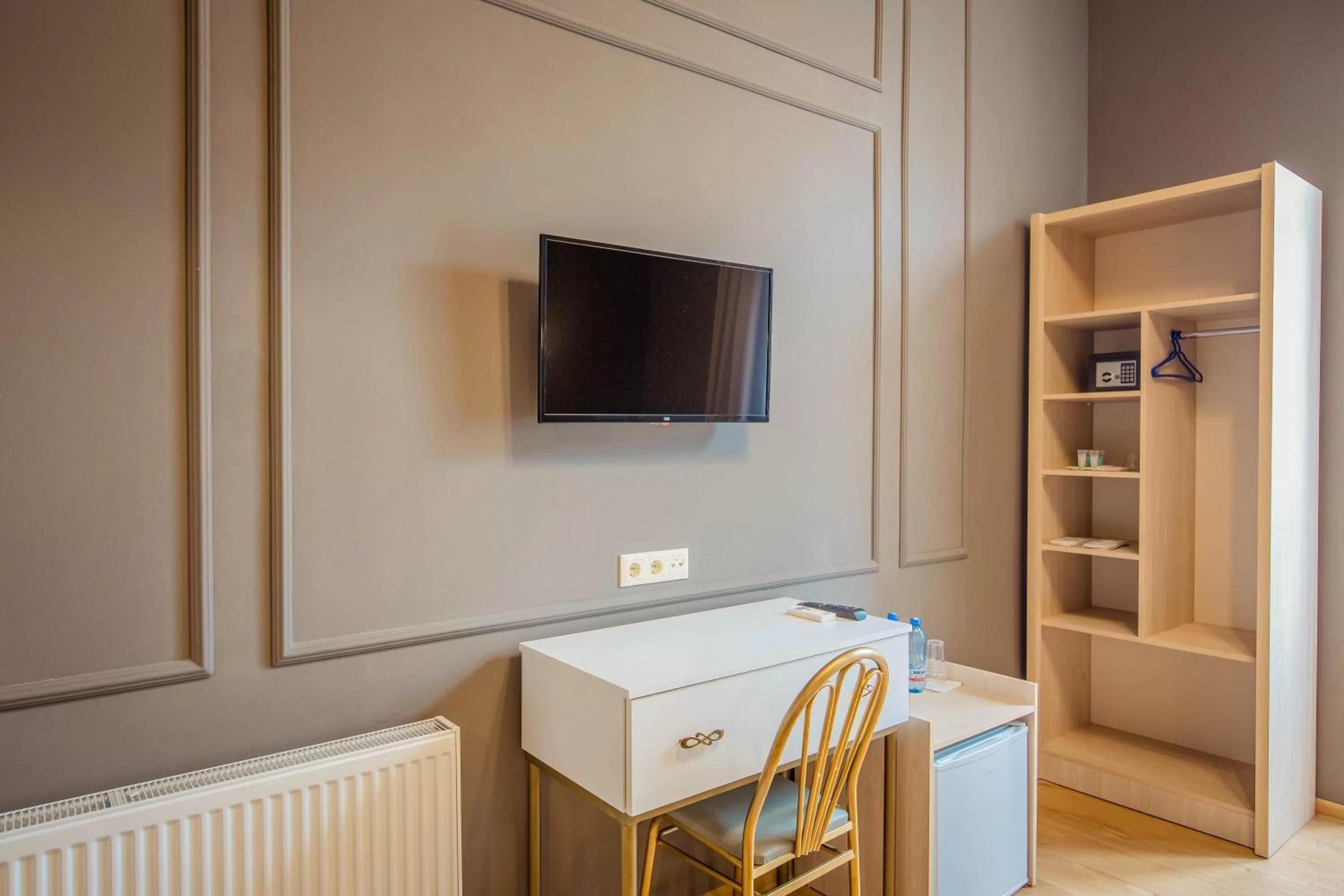 TV and multimedia, TV/Entertainment Center in Galaktioni 22