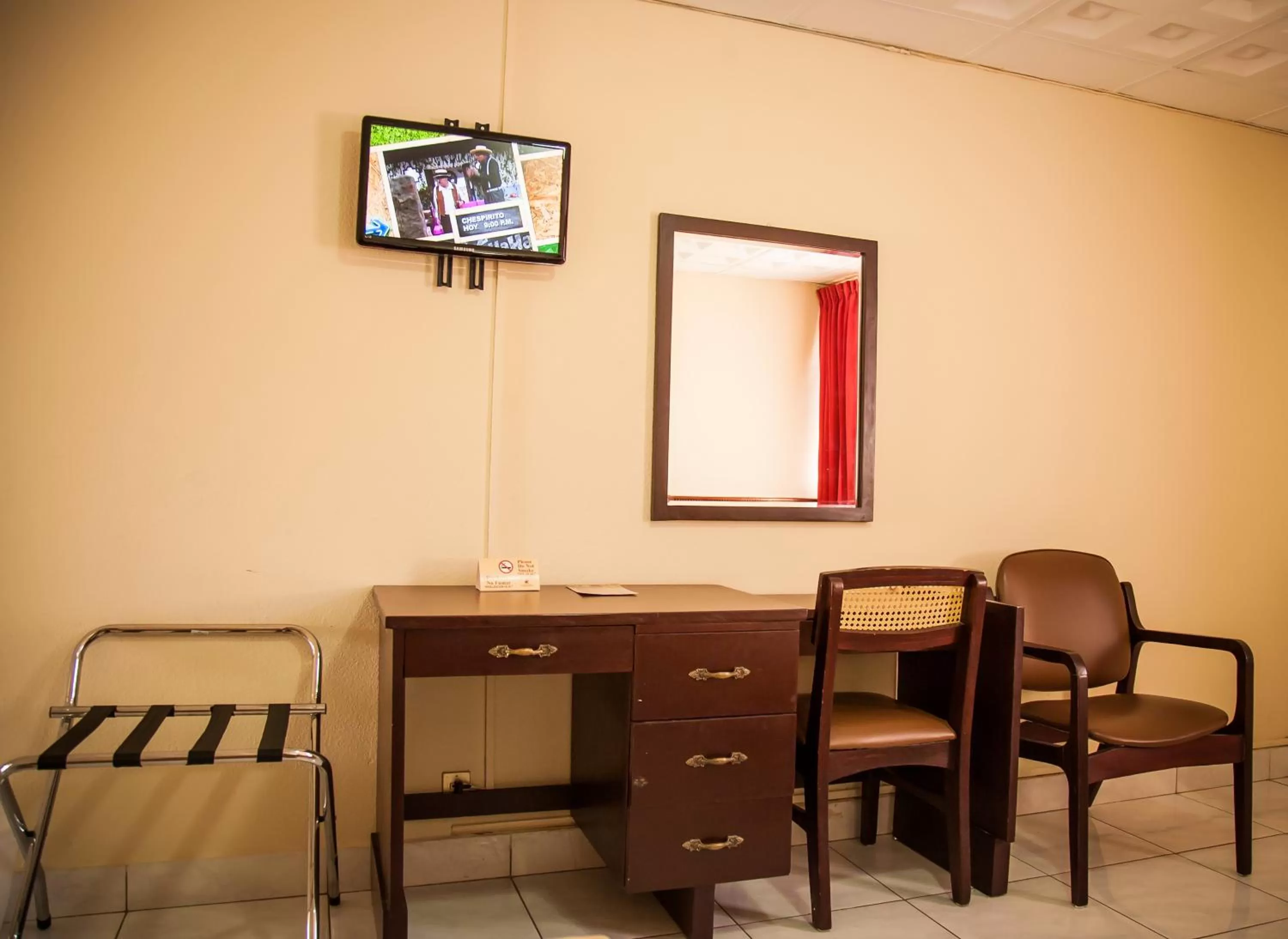 TV and multimedia, TV/Entertainment Center in Hotel Estrella