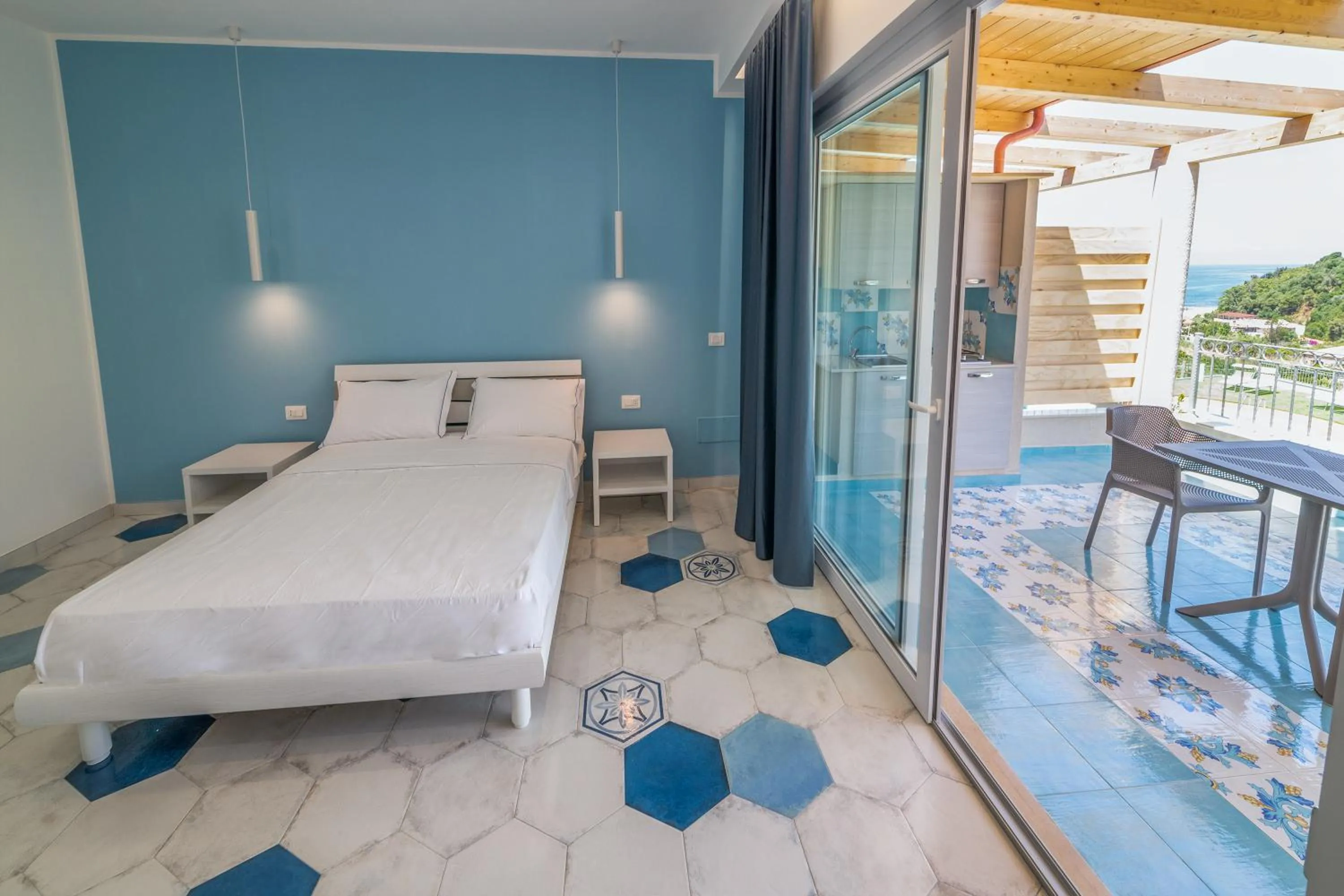 Photo of the whole room, Bed in Residence New Paradise