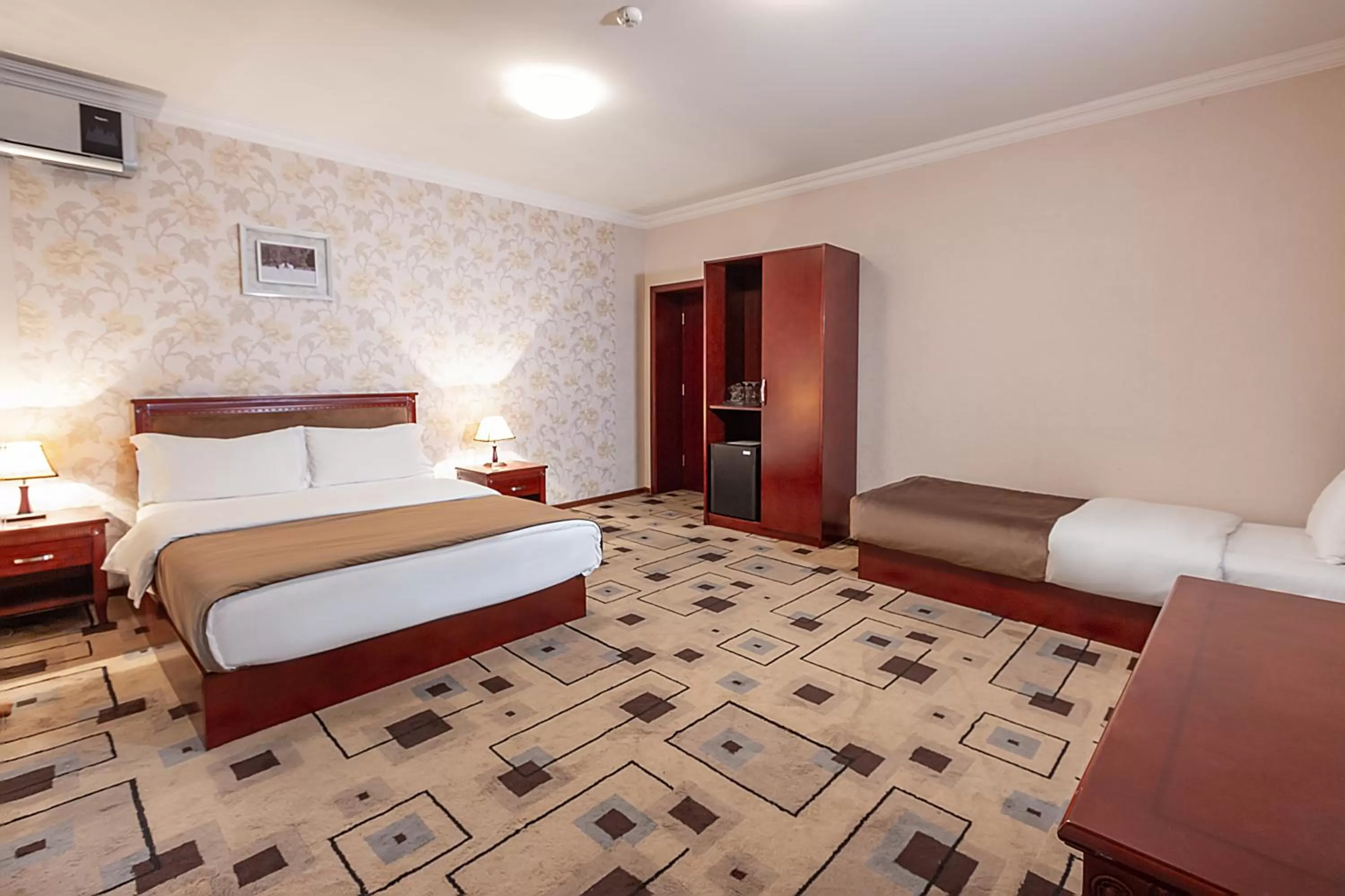 Property building, Bed in Margo Palace Hotel