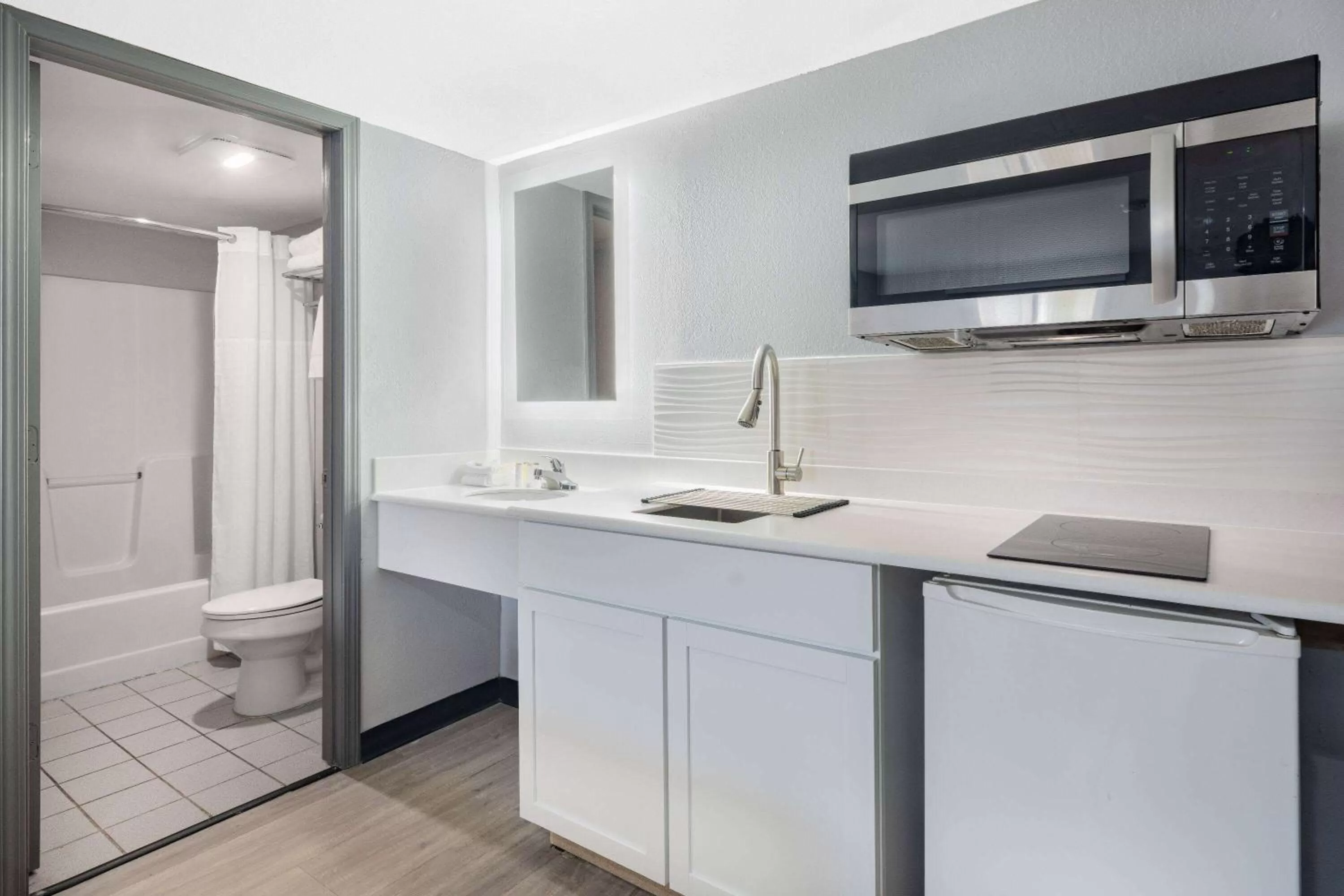 Photo of the whole room in Days Inn & Suites by Wyndham Niagara Falls/Buffalo