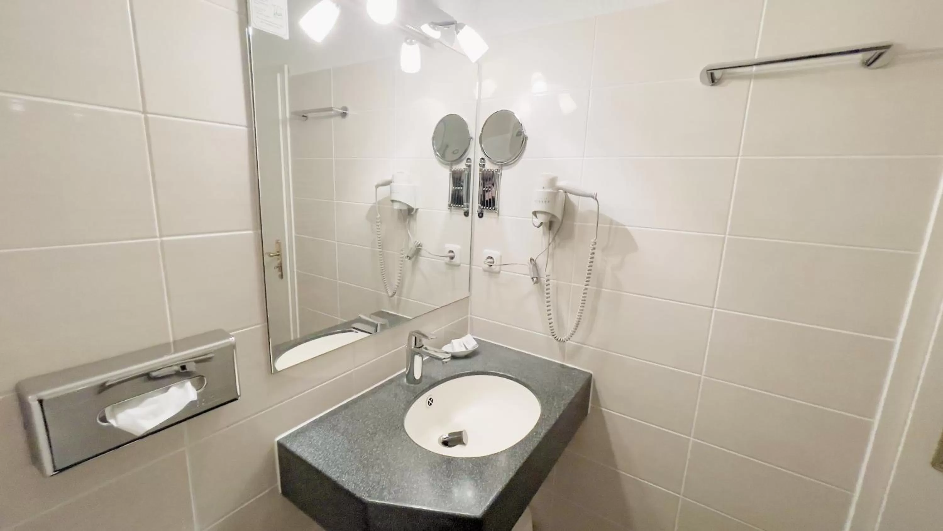 Bathroom in Hotel Schnehagen