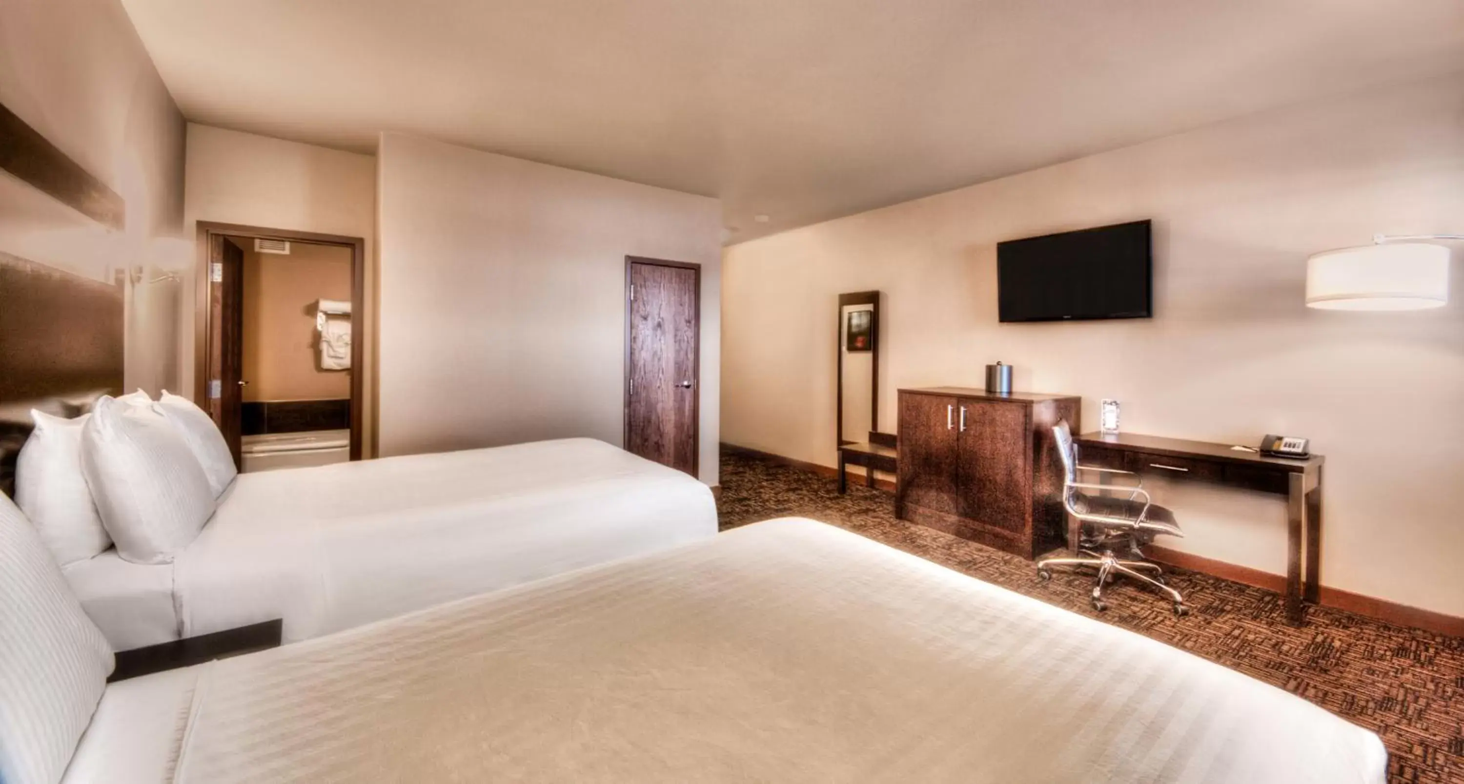 Executive Queen Room in Podollan Inn & Spa - Grande Prairie Executive Queen Room in Podollan Inn & Spa - Grande Prairie