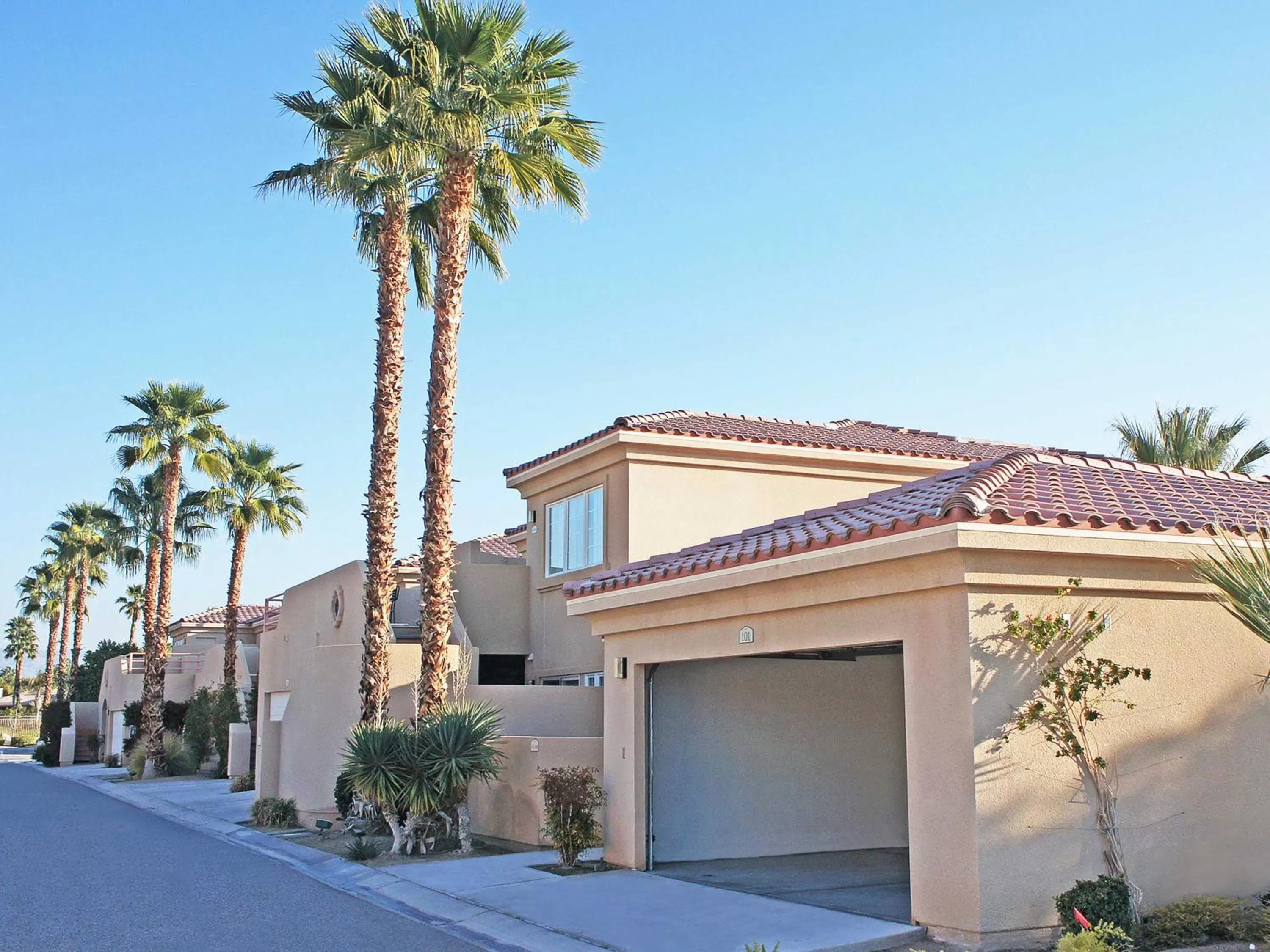 Property building in Raintree's Cimarron Golf Resort Palm Springs