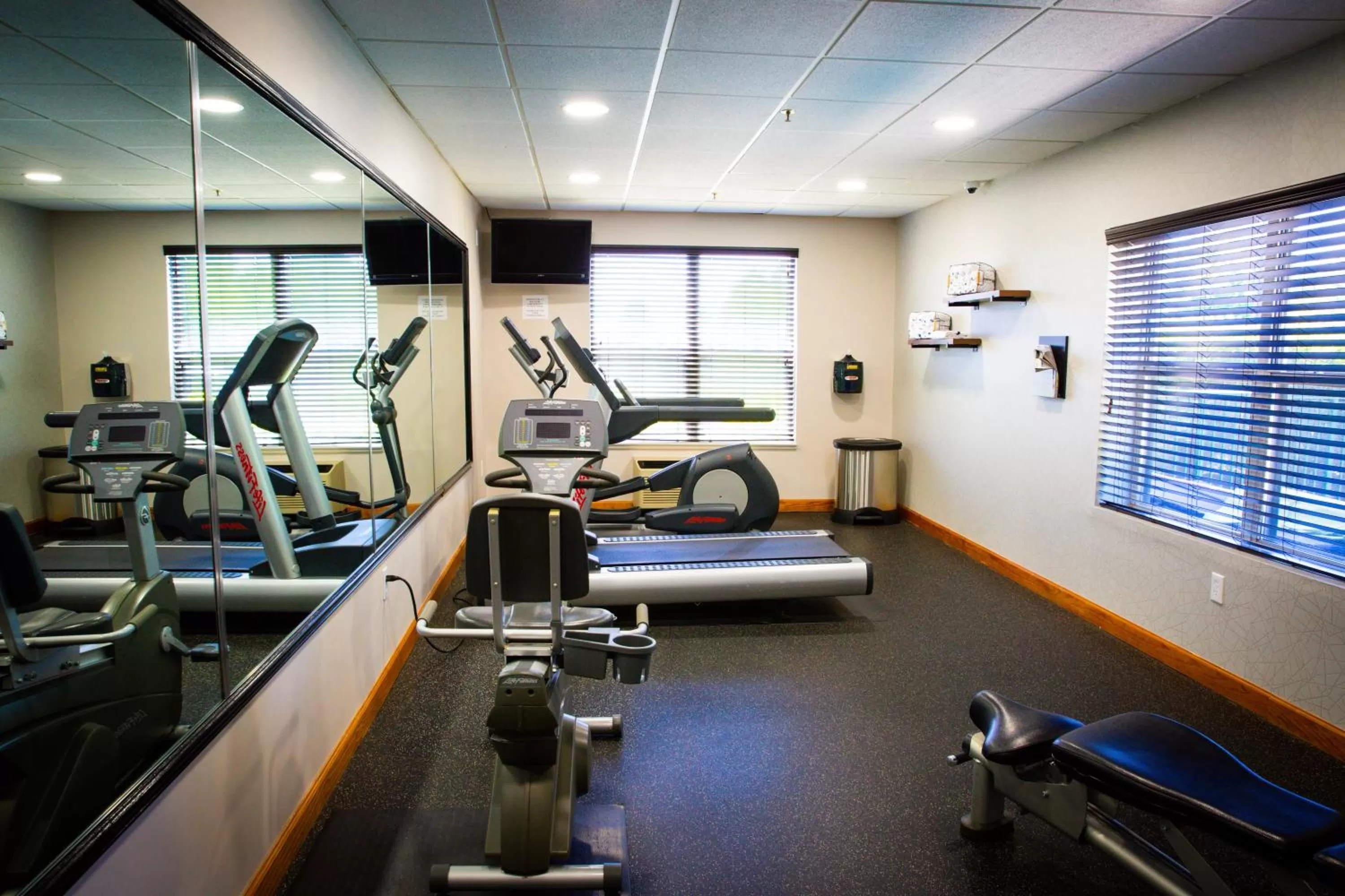 Fitness centre/facilities in Country Inn & Suites by Radisson, Burlington Elon , NC