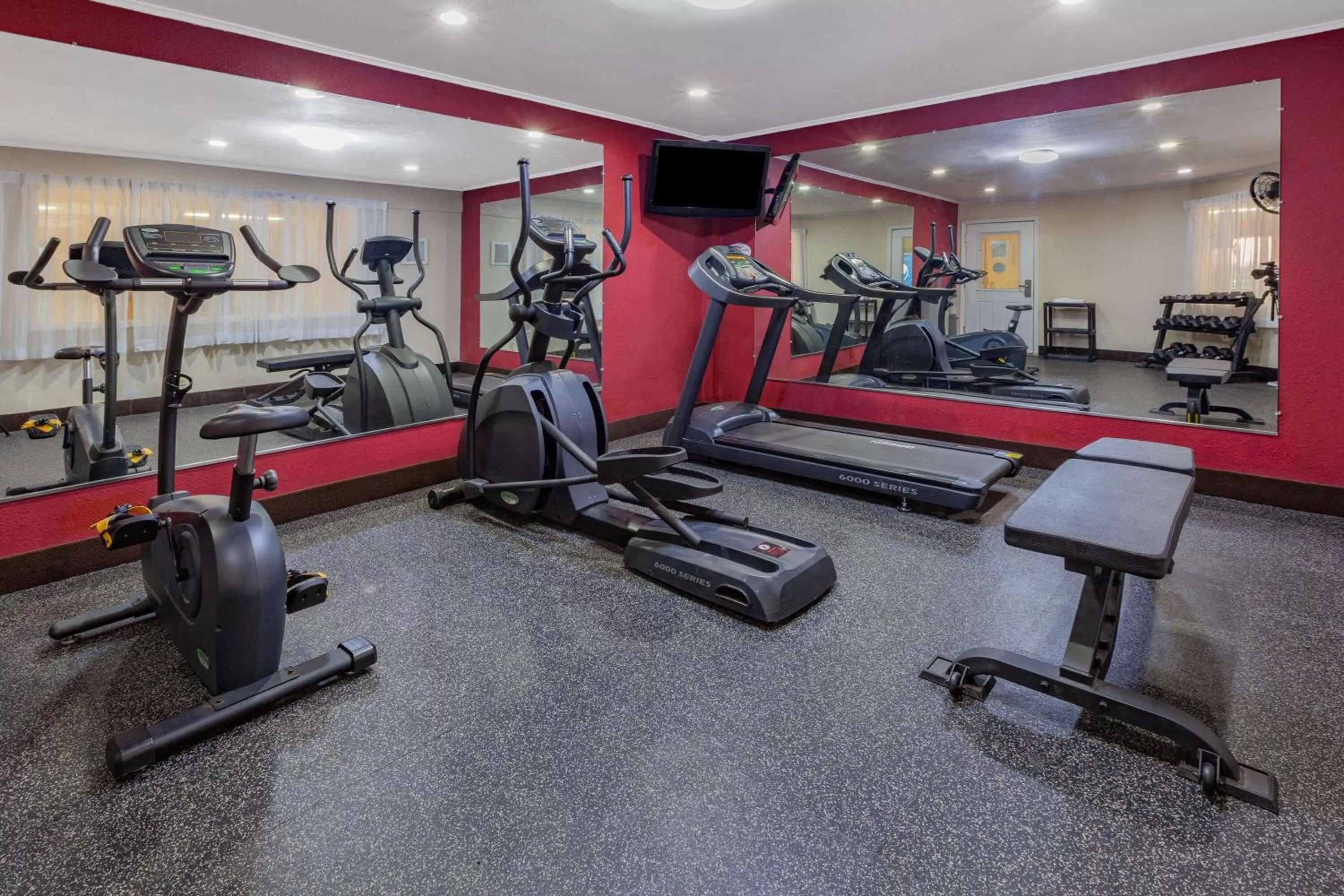 Fitness centre/facilities in Baymont by Wyndham Perrysburg-Toledo