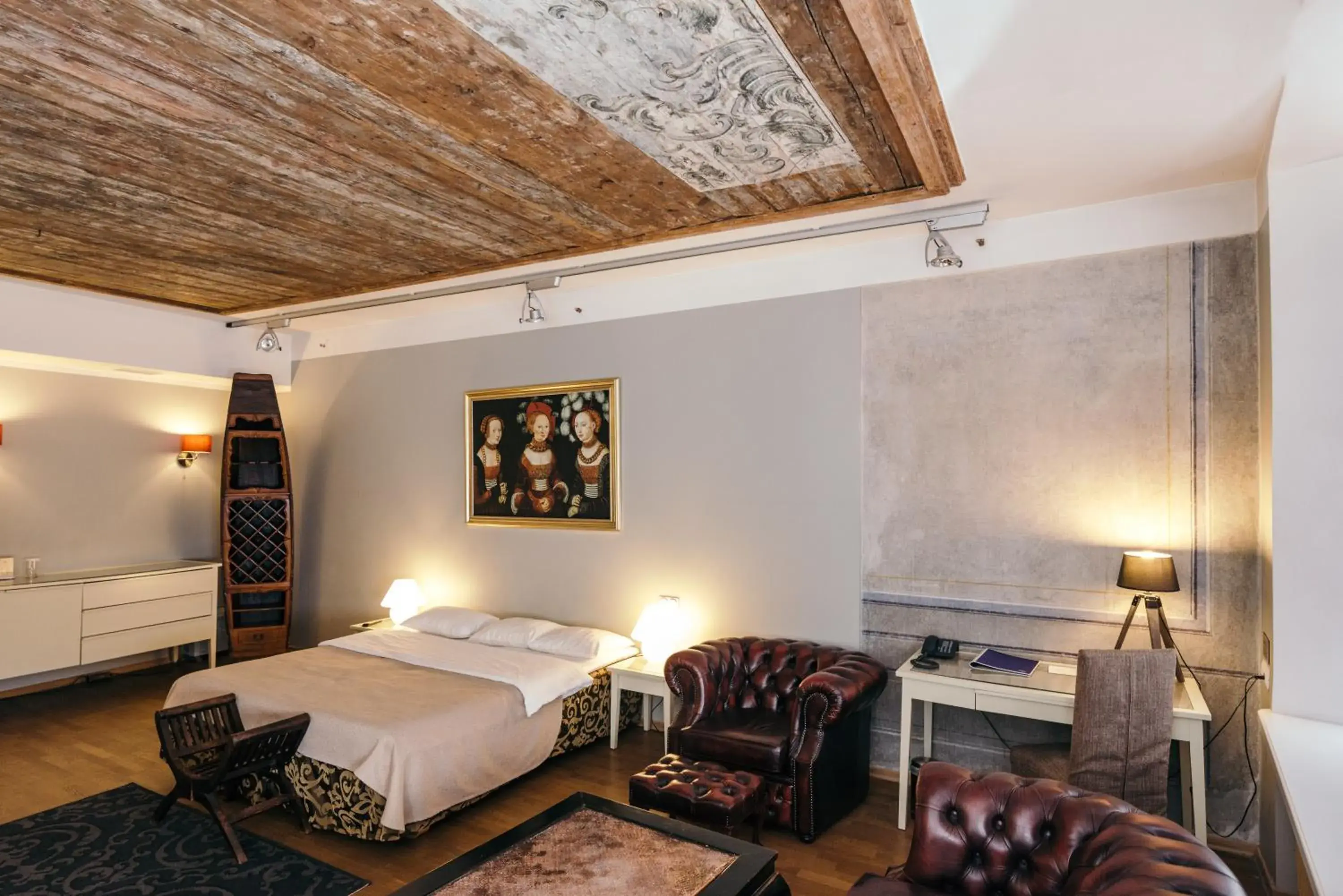 Executive Suite with Welcome Drink in Merchants House Hotel Executive Suite with Welcome Drink in Merchants House Hotel