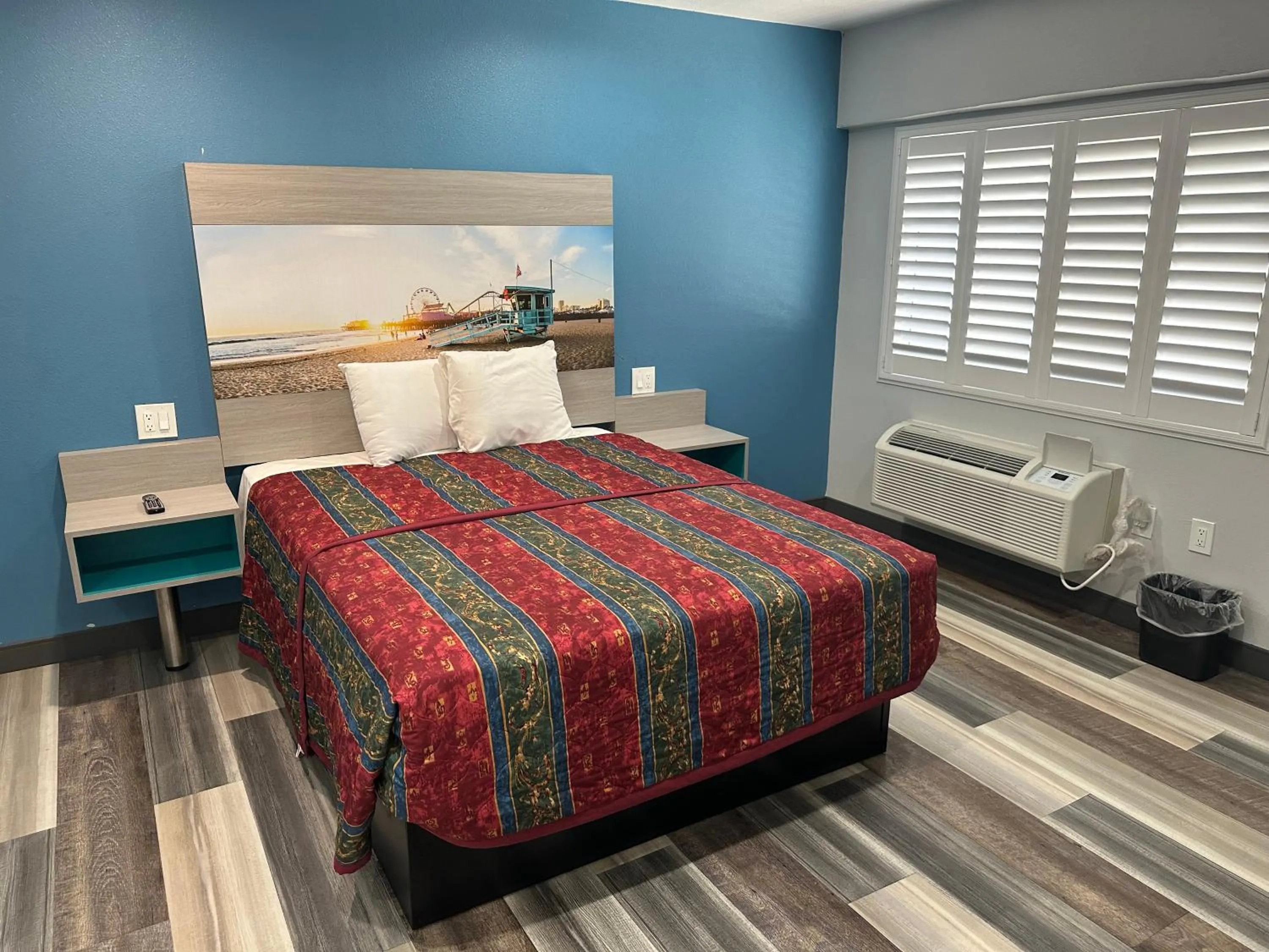 Bed in Sahara Inn - Los Angeles