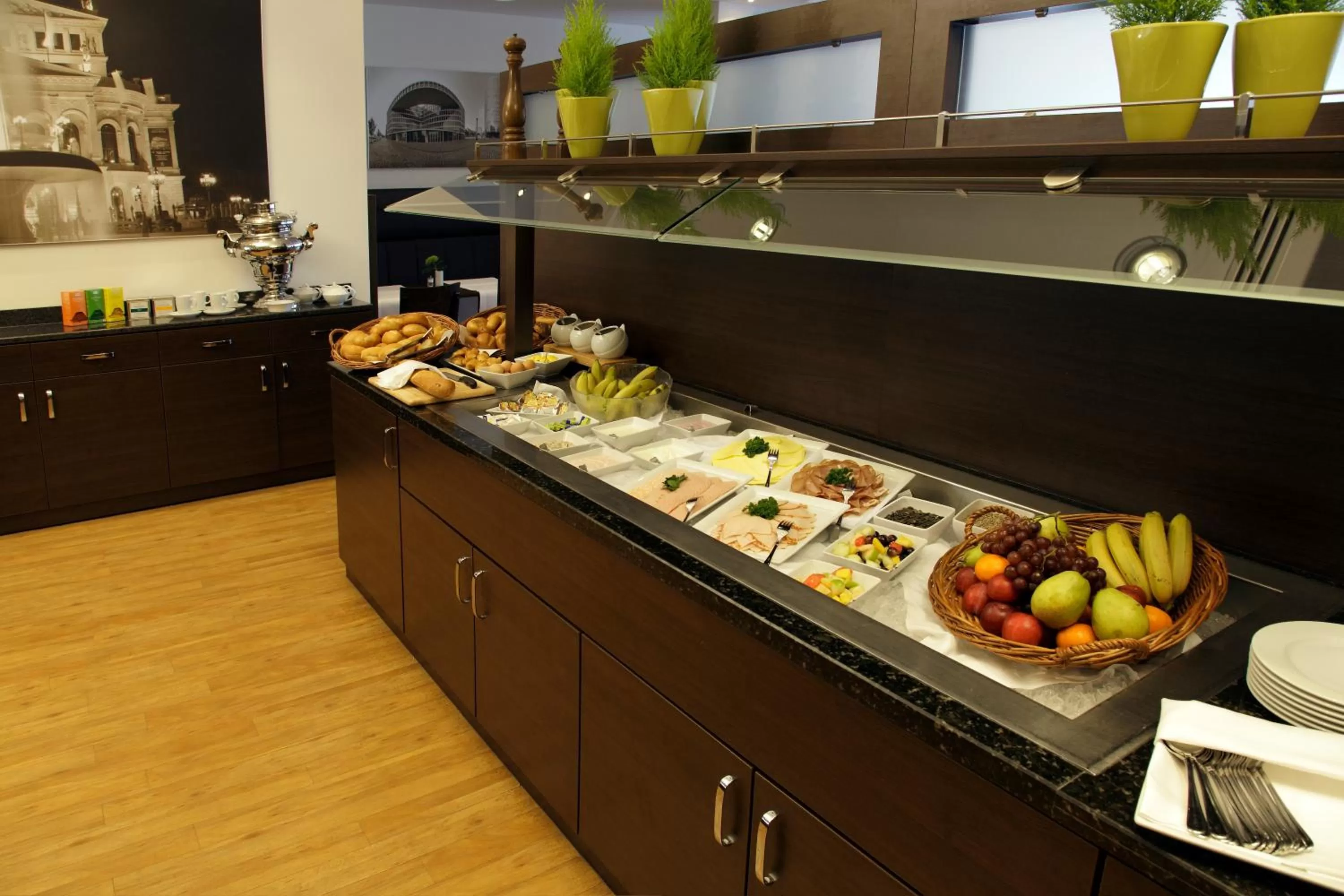 Restaurant/places to eat in H4 Hotel Frankfurt Messe