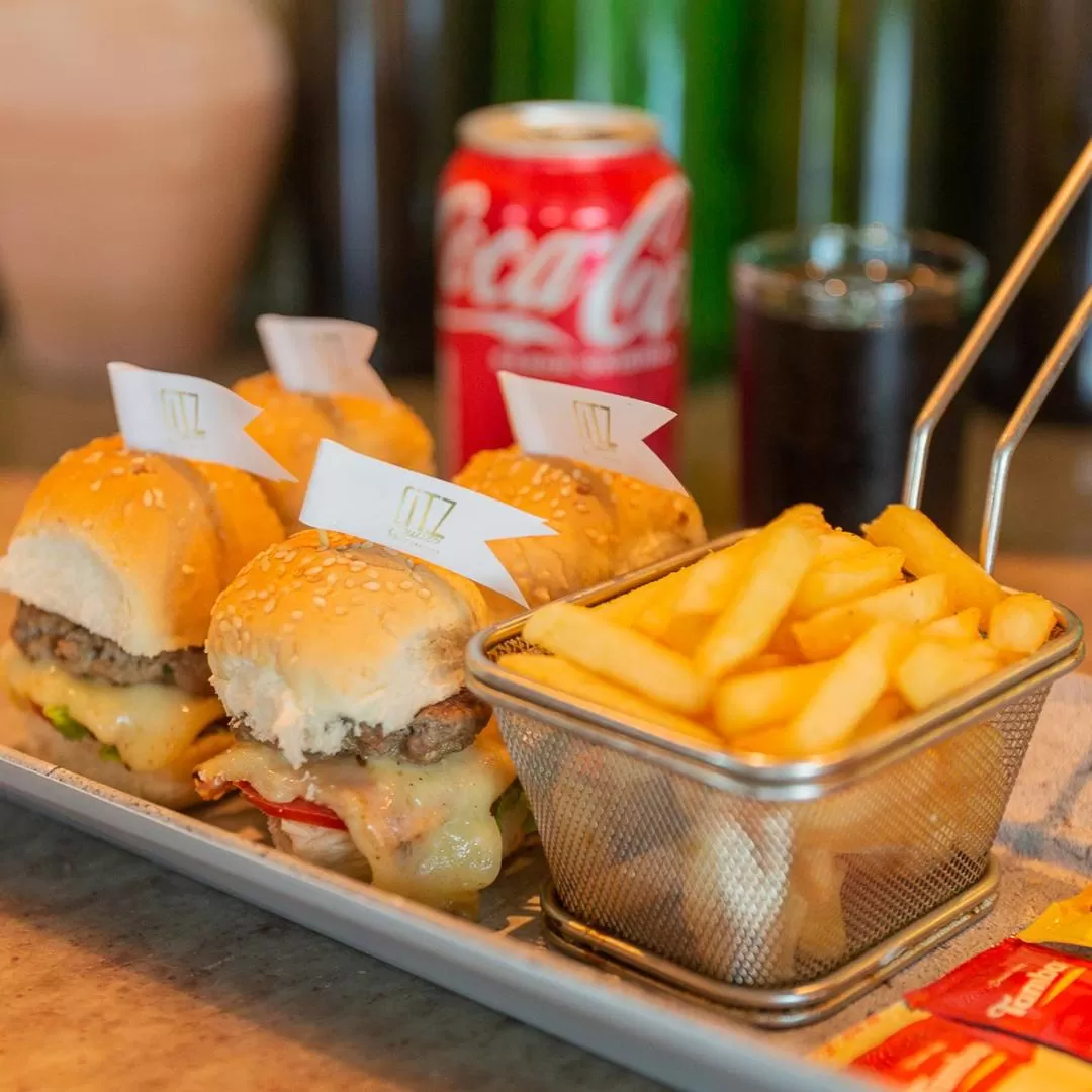 Restaurant/places to eat in Ritz Suites Grand Hotel Boutique