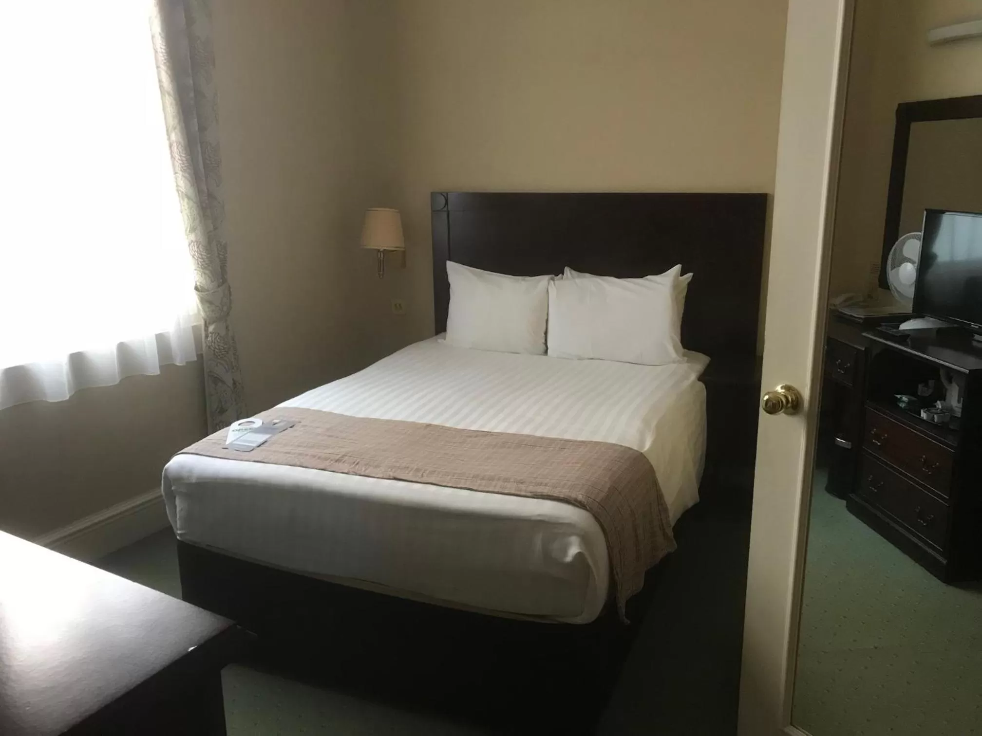 Bedroom, Bed in The Worcester Whitehouse Hotel