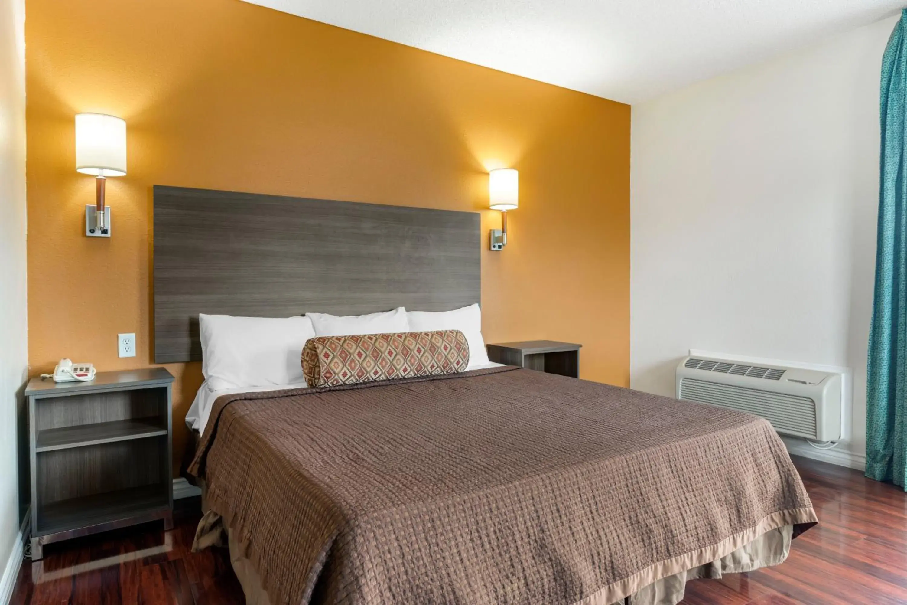 King Room with Sofa Bed in Riverside Inn & Suites King Room with Sofa Bed in Riverside Inn & Suites