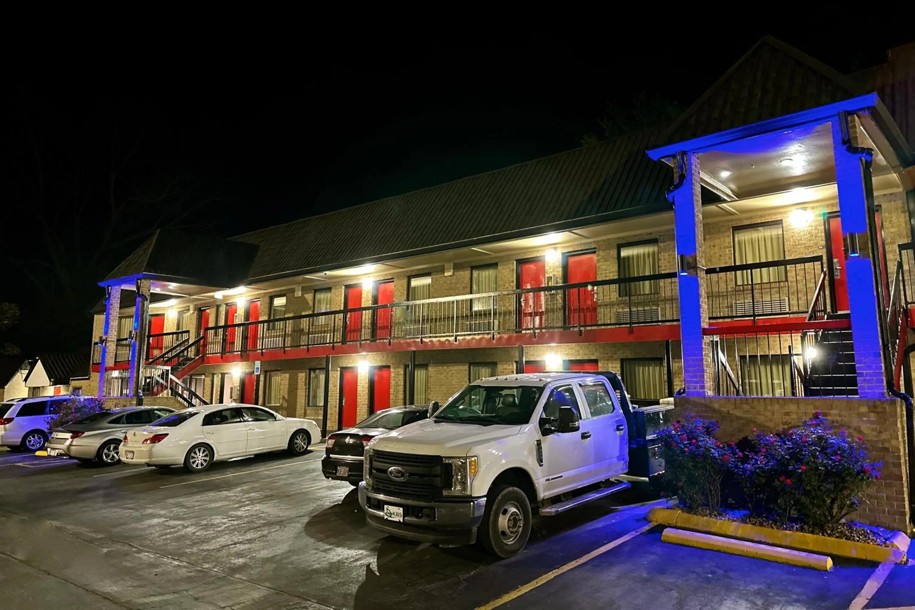 Property building in Travelers Inn Elizabeth City