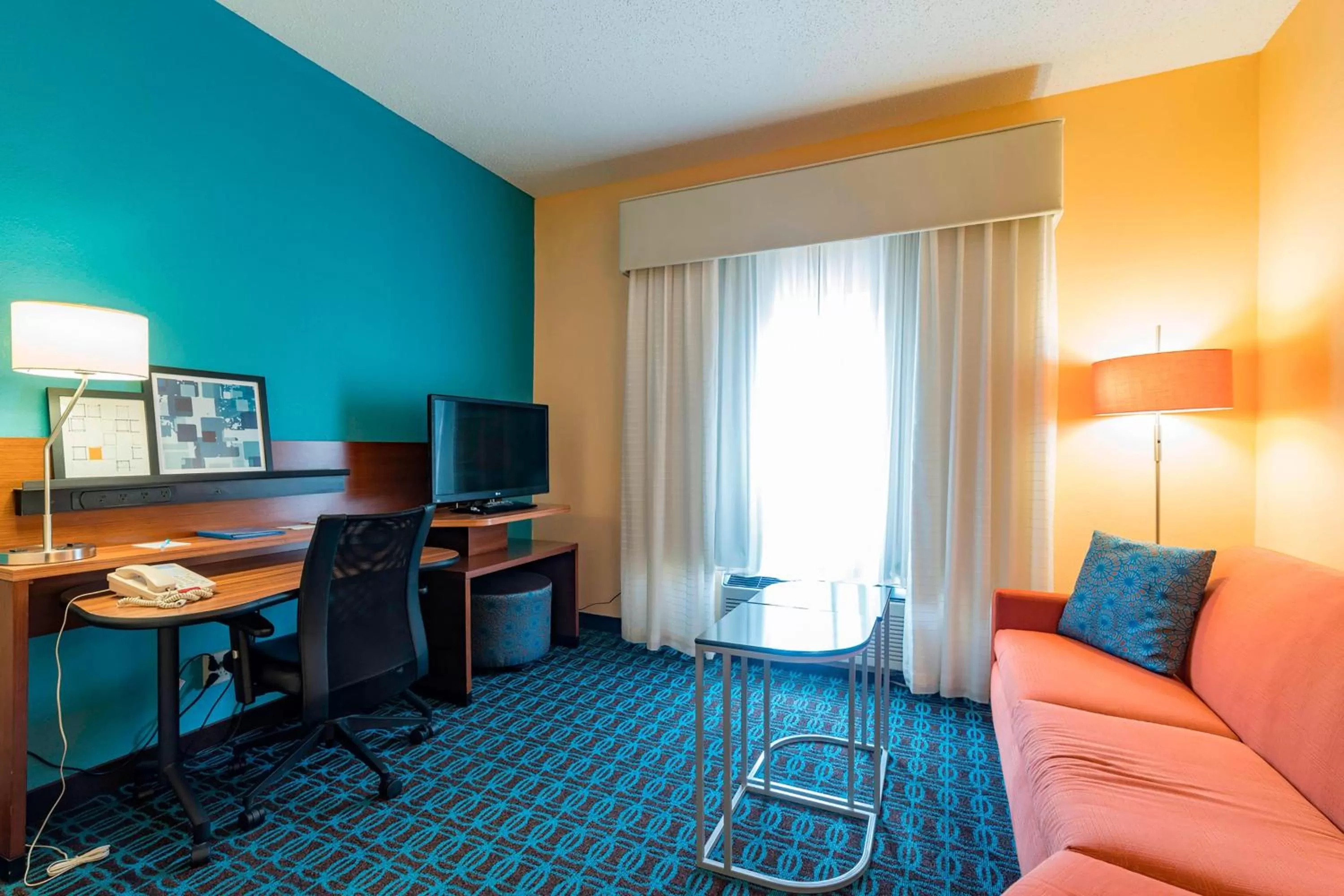 Living room in Comfort Inn & Suites Green Bay Stadium Area