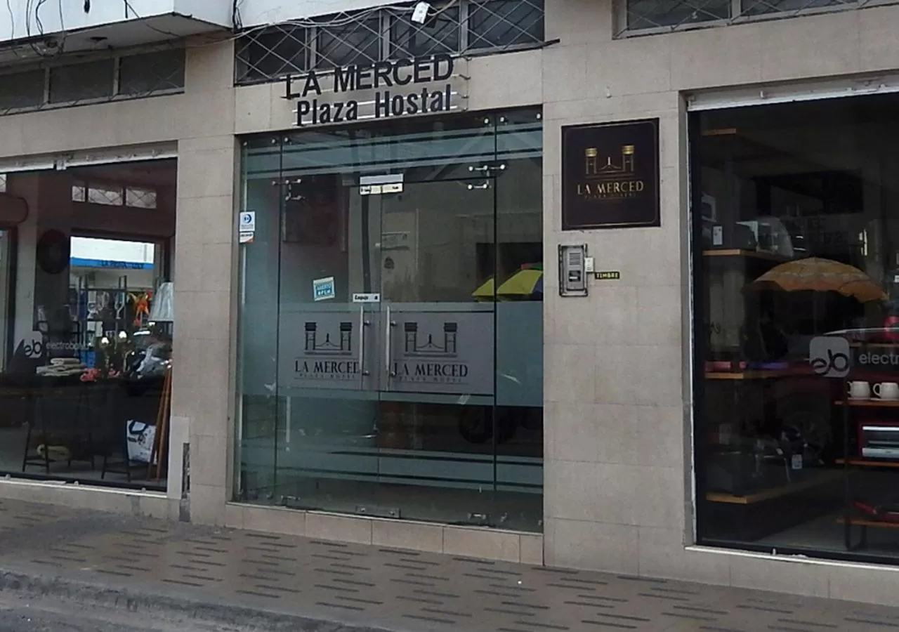 Facade/entrance in La Merced Plaza Hostal