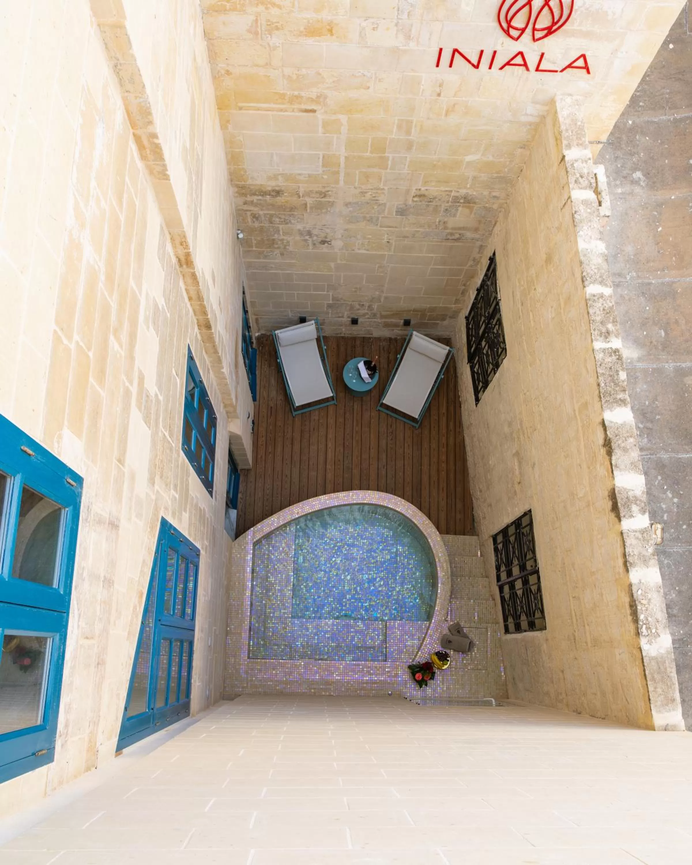 Swimming pool in Iniala Harbour House