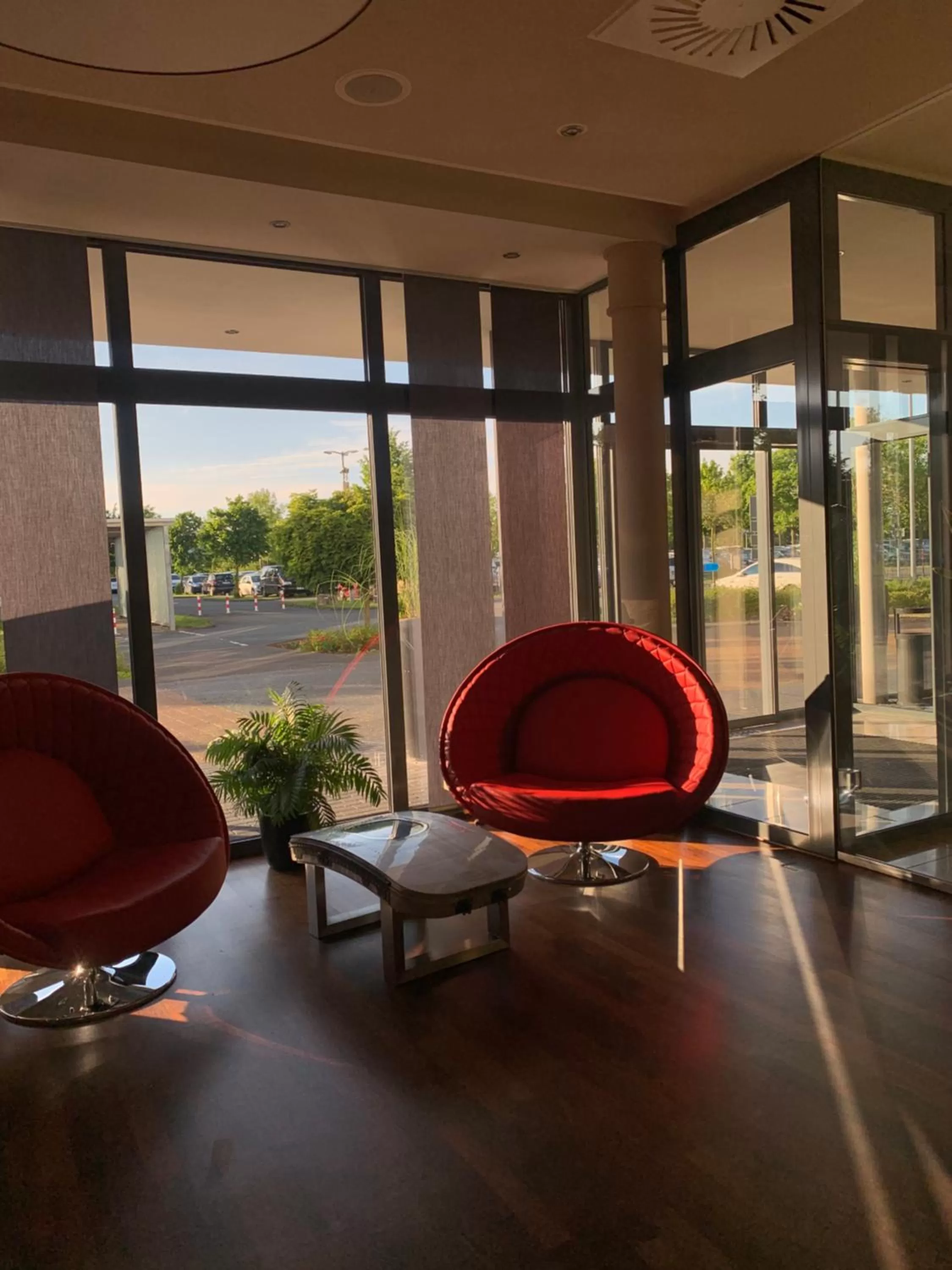 Restaurant/places to eat in AiREA Hotel