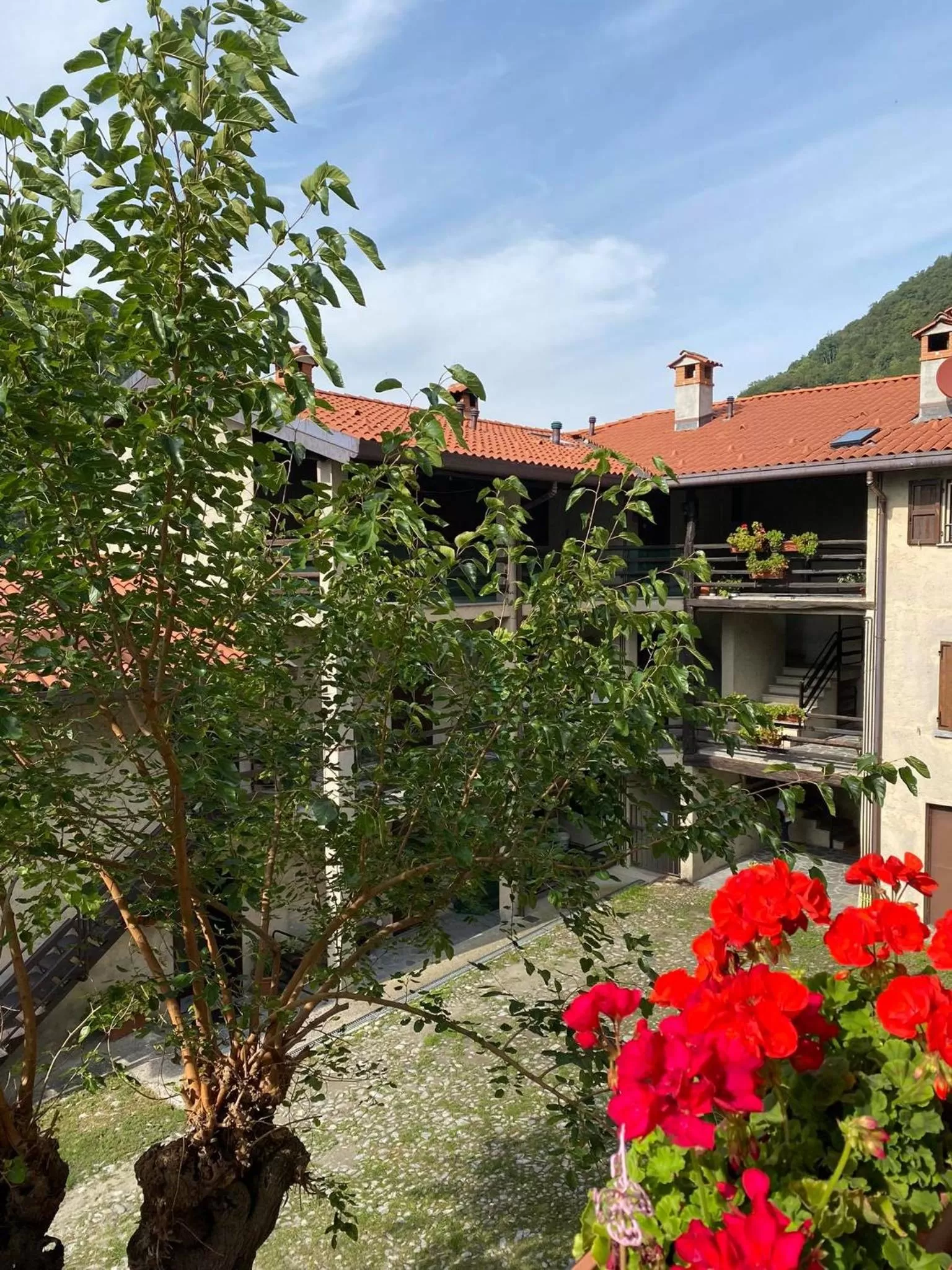 Inner courtyard view in B&B La Corte del Segrino