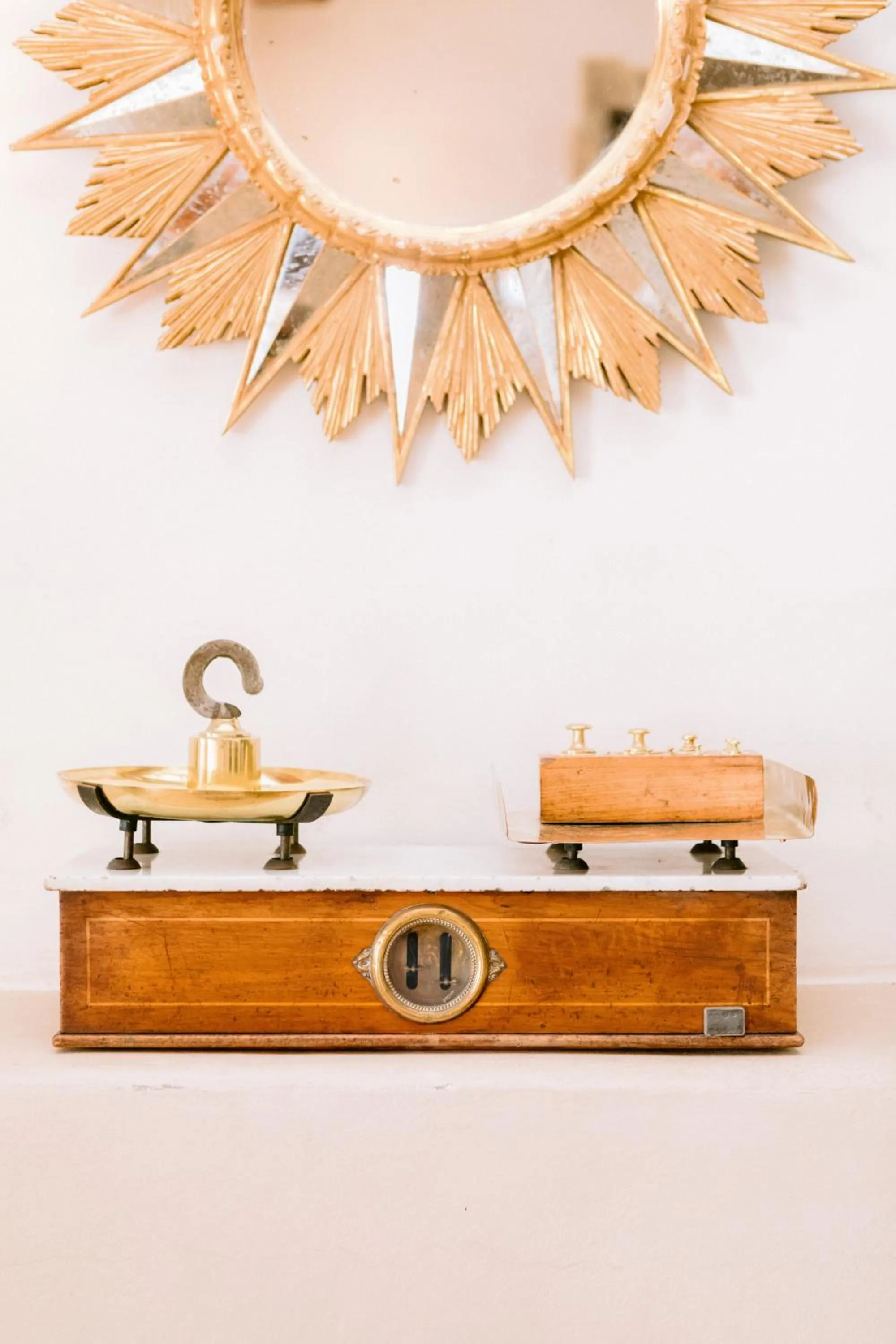 Decorative detail in Le Mas De La Rose - Teritoria